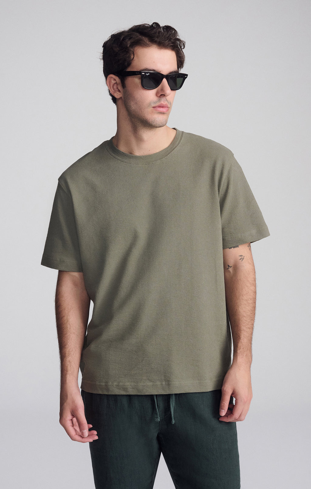 SHORT SLEEVE CREW NECK T-SHIRT IN DUSTY OLIVE - Mavi Jeans