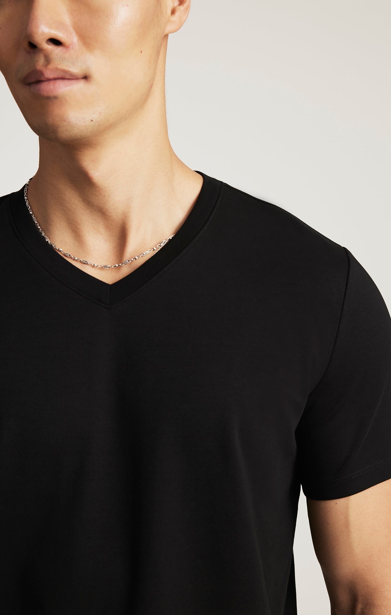 EDITION V-NECK T-SHIRT IN BLACK - Mavi Jeans