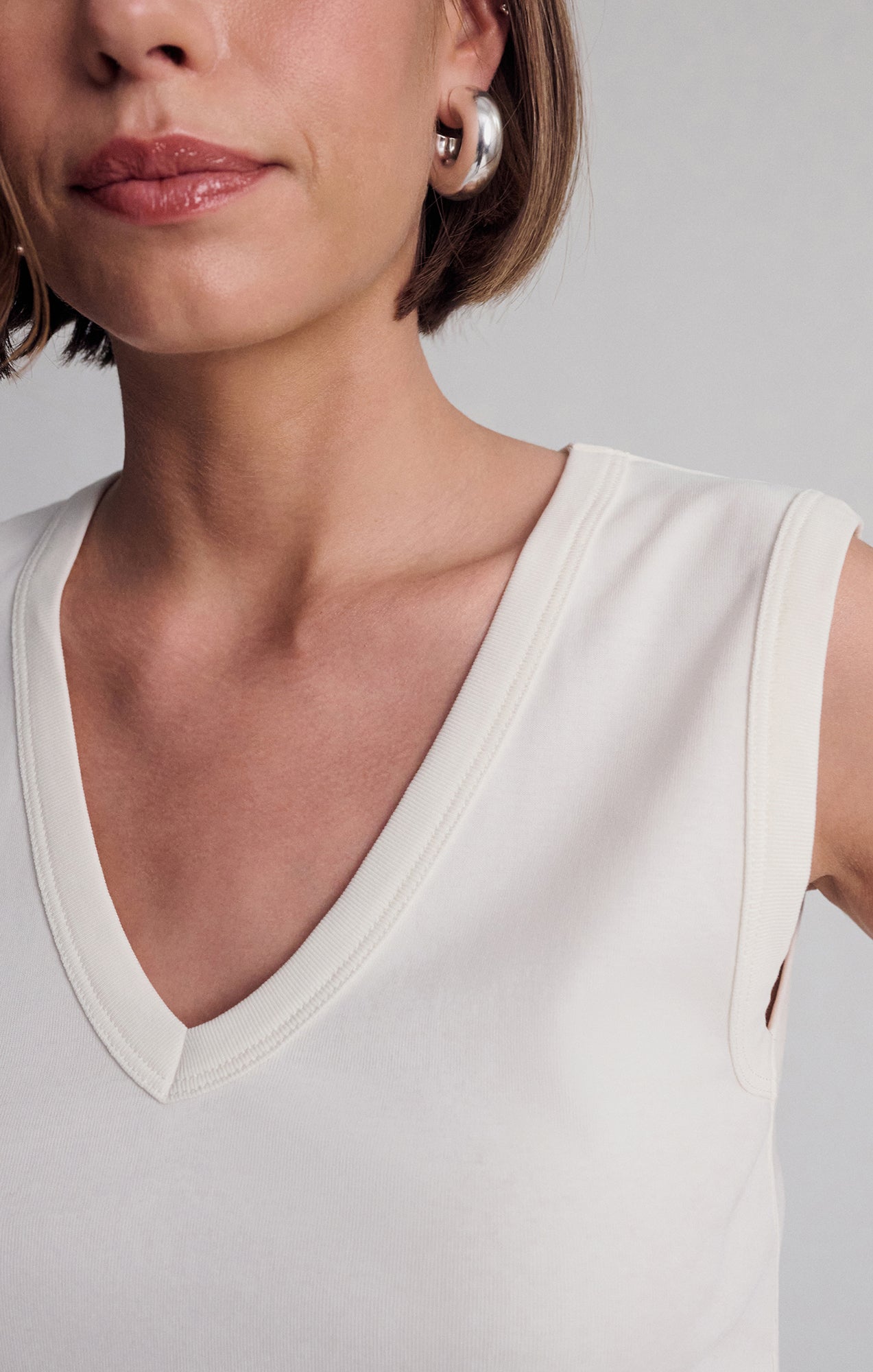 V-NECK TANK TOP IN COCONUT MILK - Mavi Jeans