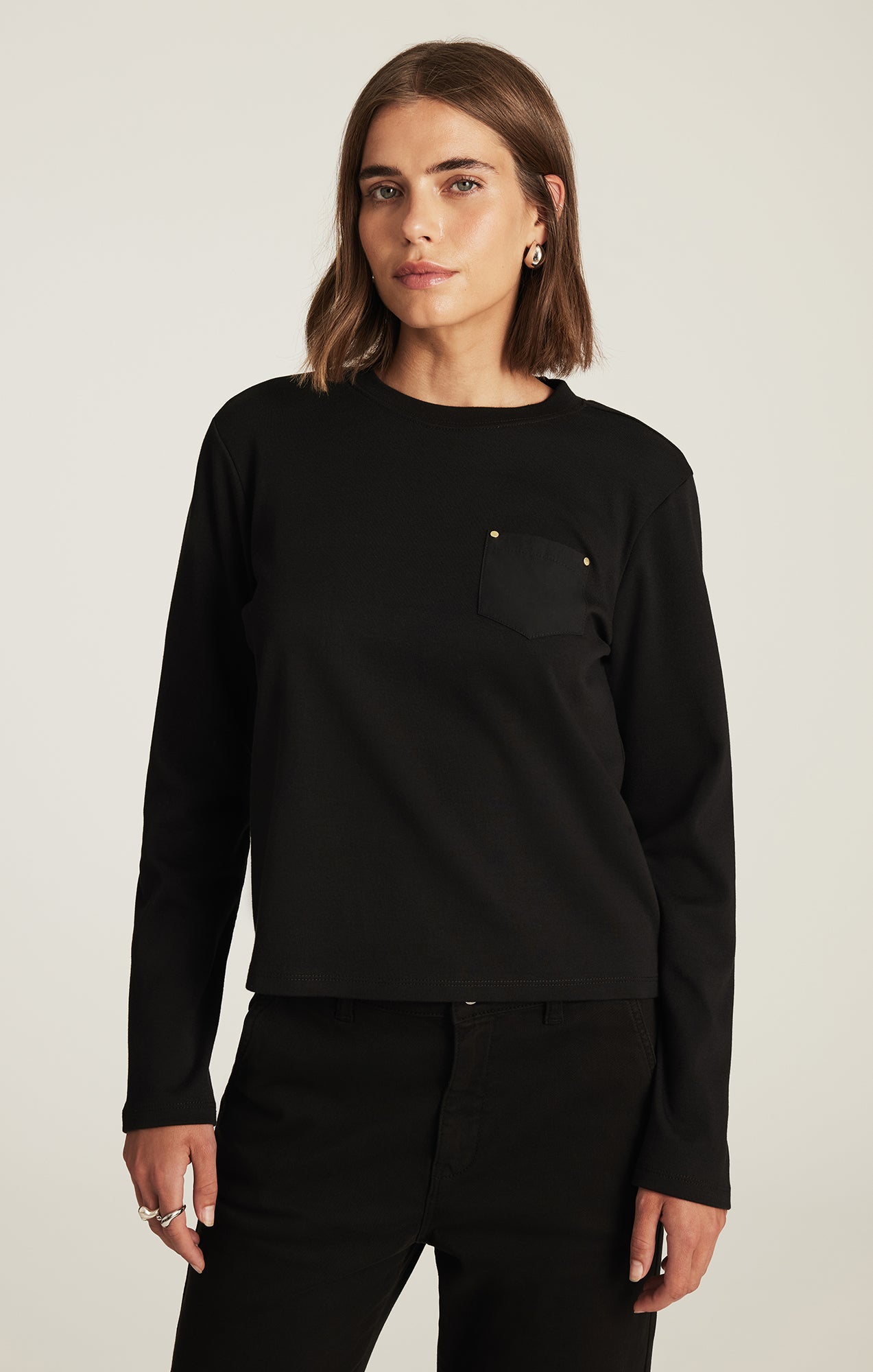 ONE POCKET LONG SLEEVE T-SHIRT IN BLACK