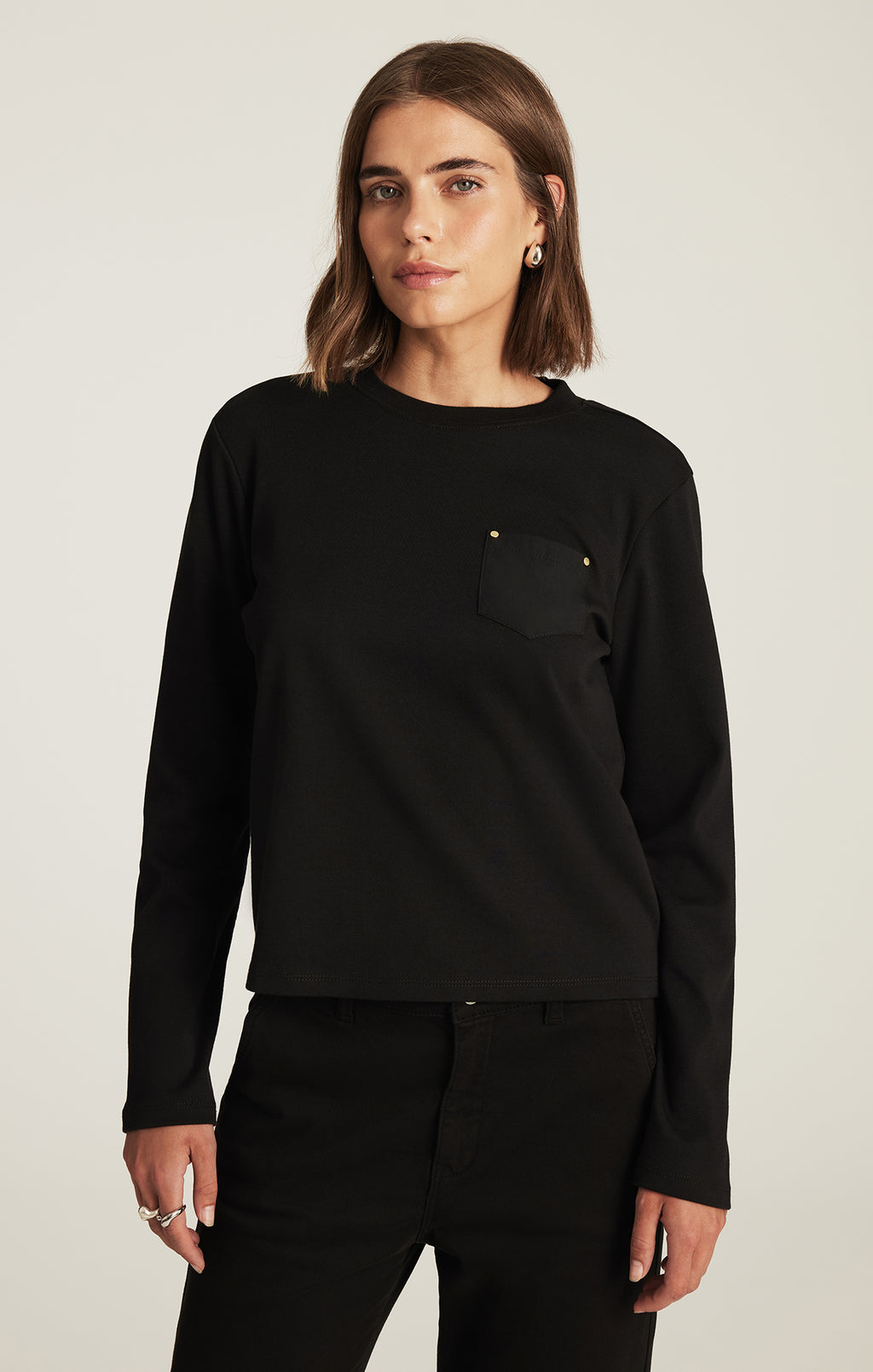 ONE POCKET LONG SLEEVE T-SHIRT IN BLACK