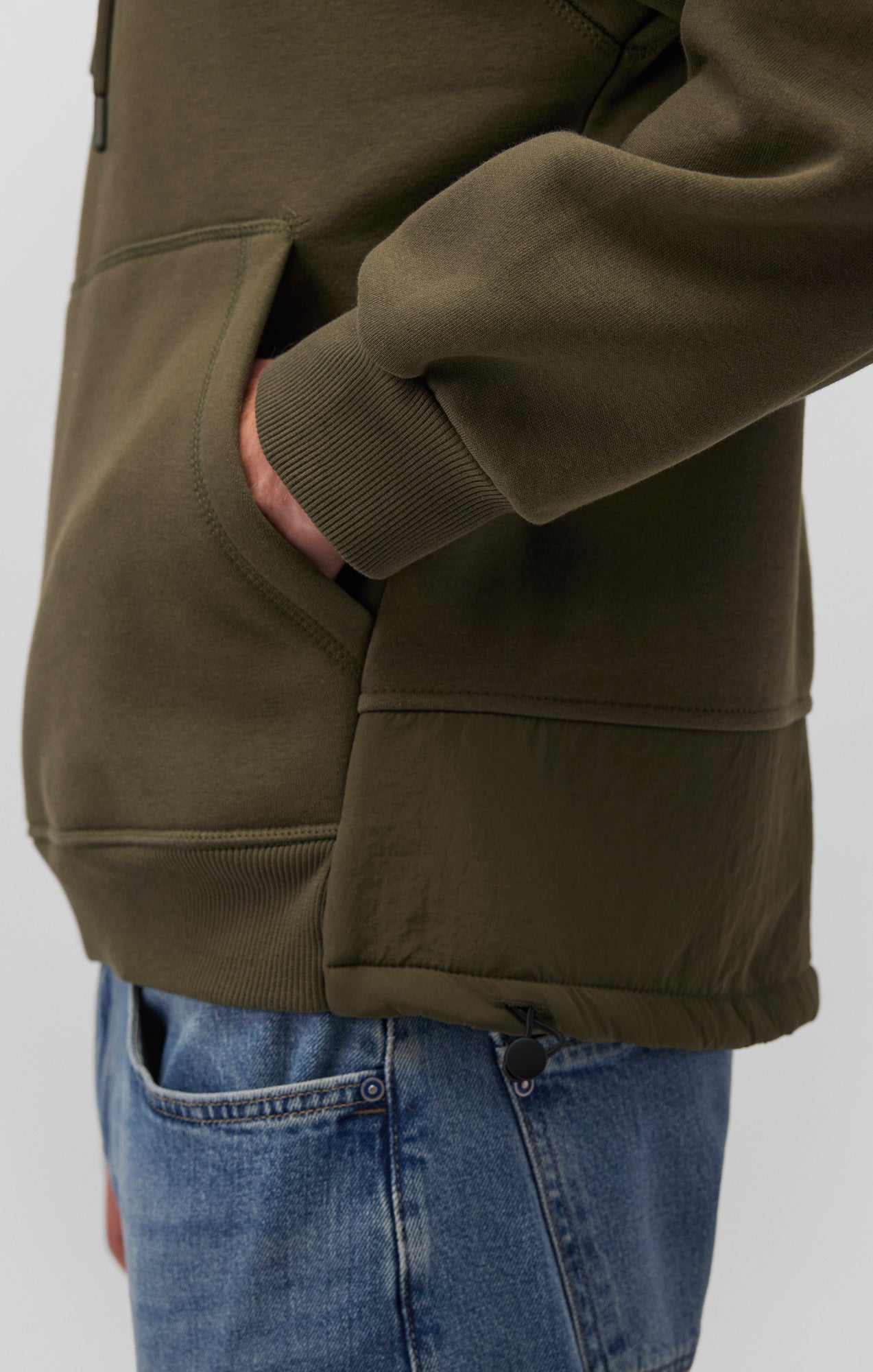 POCKET HOODIE IN OLIVE NIGHT - Mavi Jeans