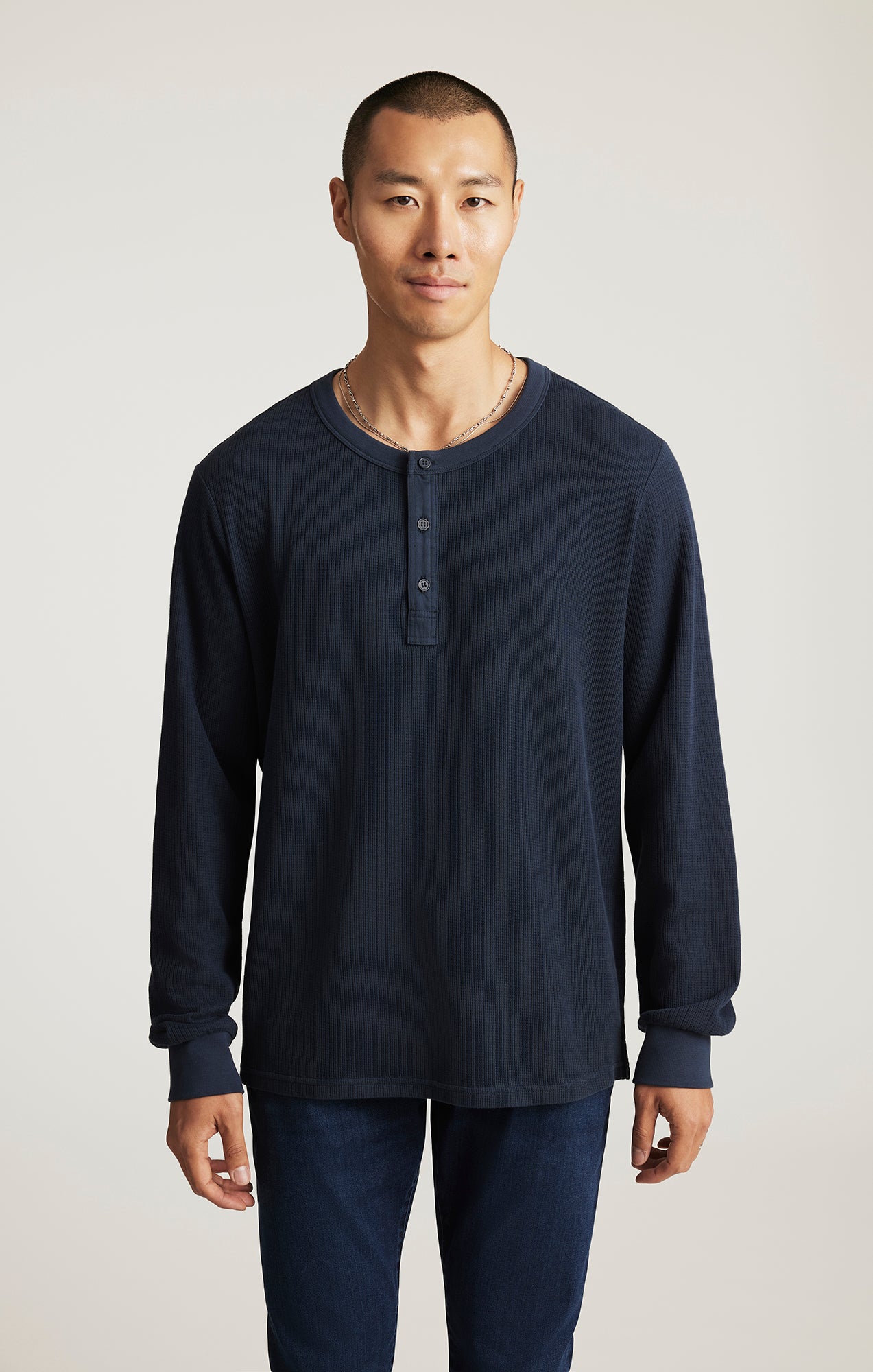 LONG SLEEVE HENLEY T-SHIRT IN TOTAL ECLIPSE - Mavi Jeans