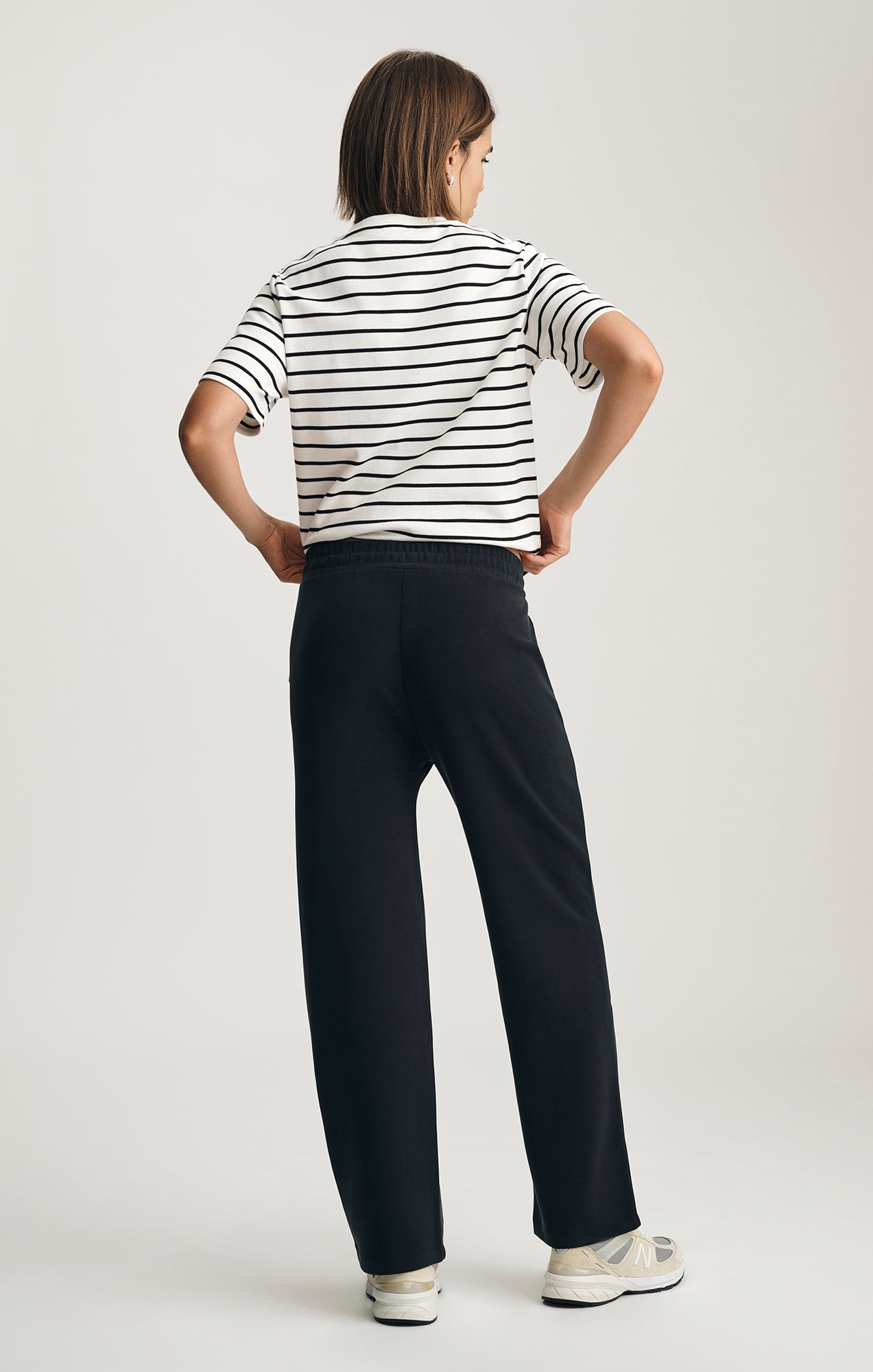 SPORTY LUXE TENCEL™ STRAIGHT LEG PANTS IN BLACK