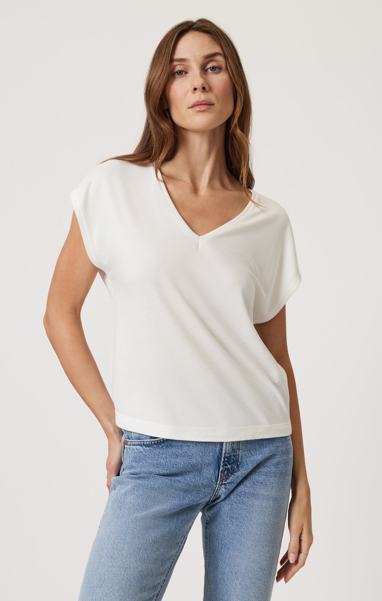 LUXE TOUCH TENCEL™ V-NECK T-SHIRT IN ANTIQUE - Mavi Jeans