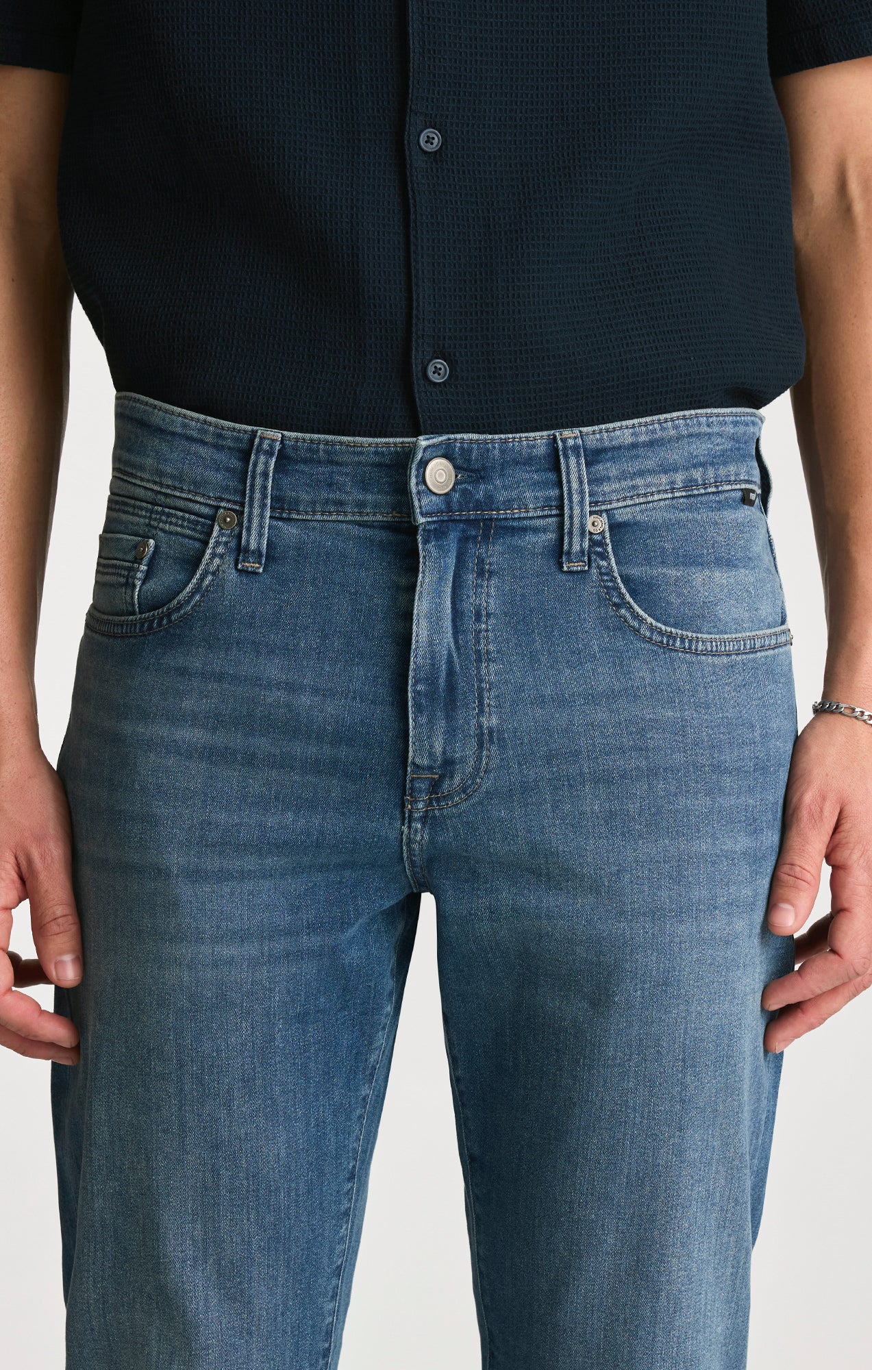 MATT RELAXED STRAIGHT LEG IN MID INDIGO BRUSHED WILLIAMSBURG