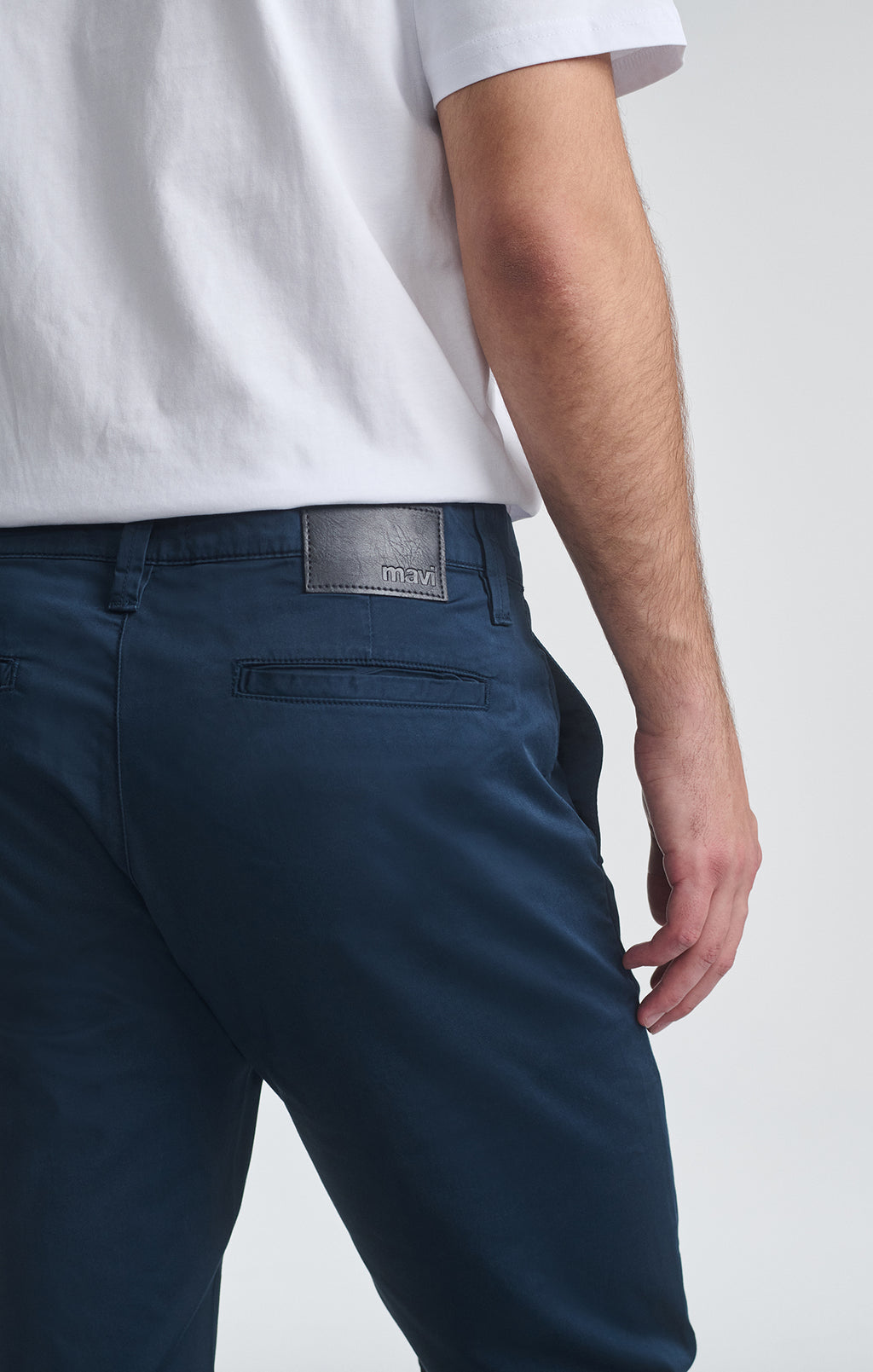 MILTON SLIM STRAIGHT CHINO IN NIGHT CITY SMART - Mavi Jeans