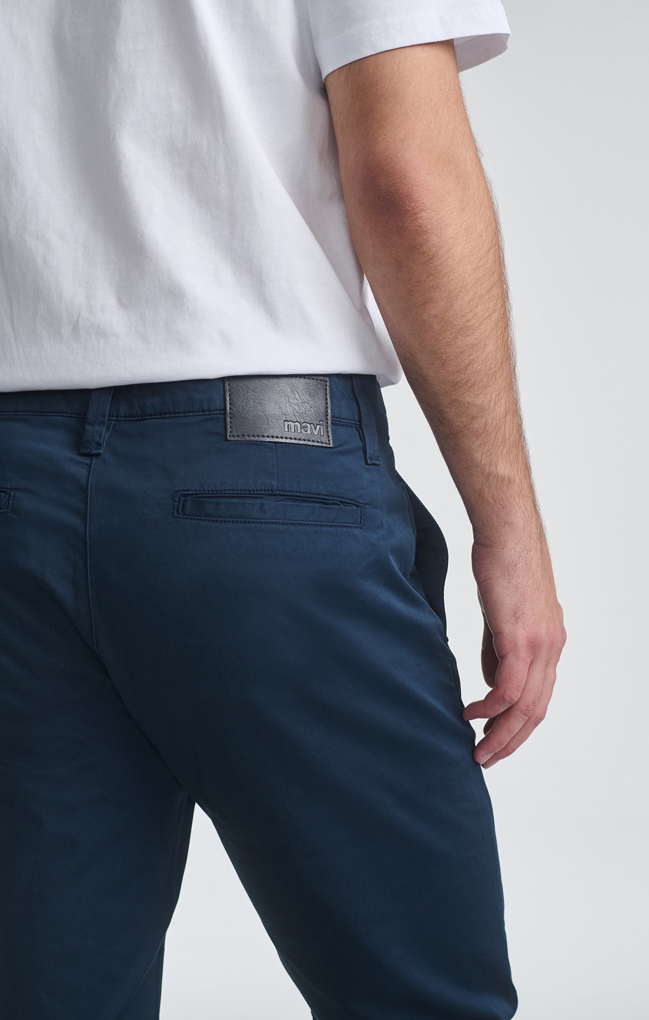 MILTON SLIM STRAIGHT CHINO IN NIGHT CITY SMART - Mavi Jeans