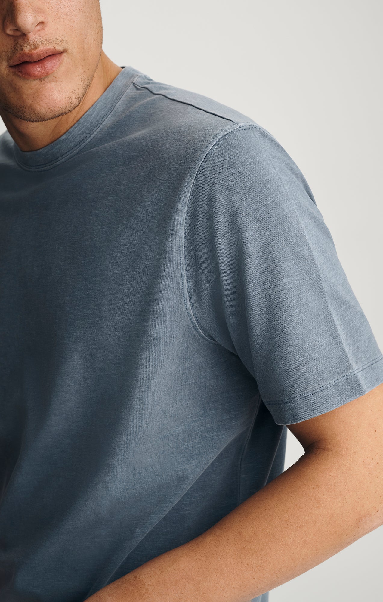 SOFT SLUB CREW NECK T-SHIRT IN FLINT STONE - Mavi Jeans