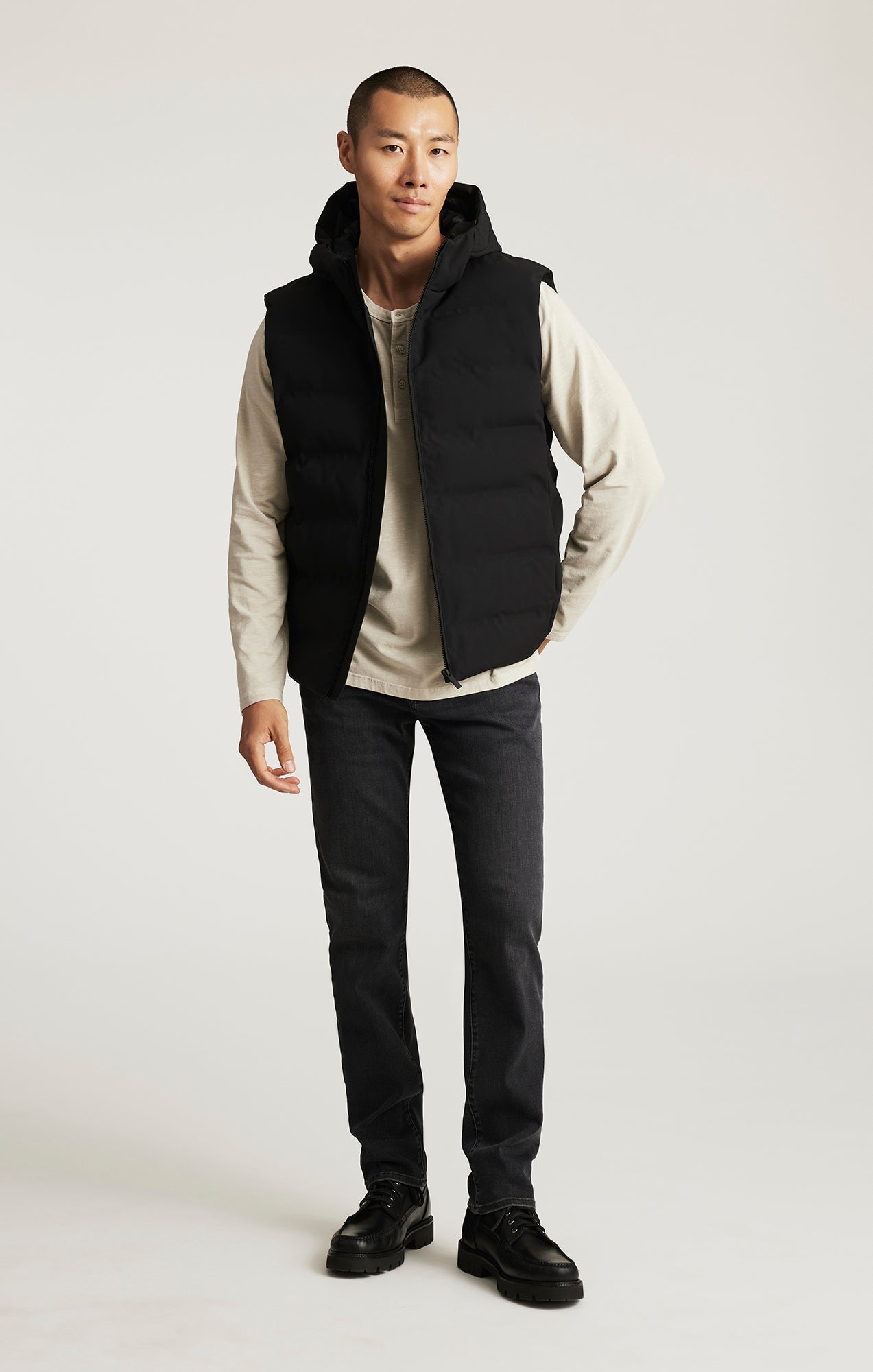 HOODED VEST IN JET BLACK - Mavi Jeans