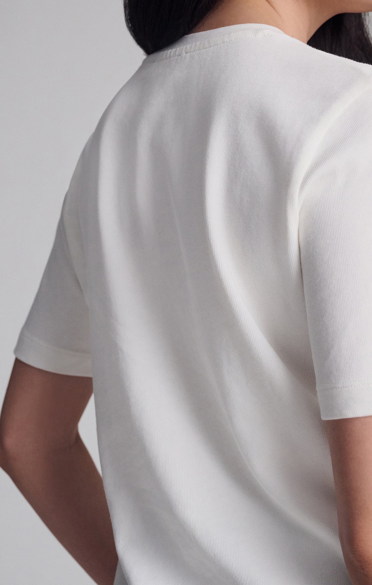 SHORT SLEEVE CREW NECK T-SHIRT IN COCONUT MILK - Mavi Jeans