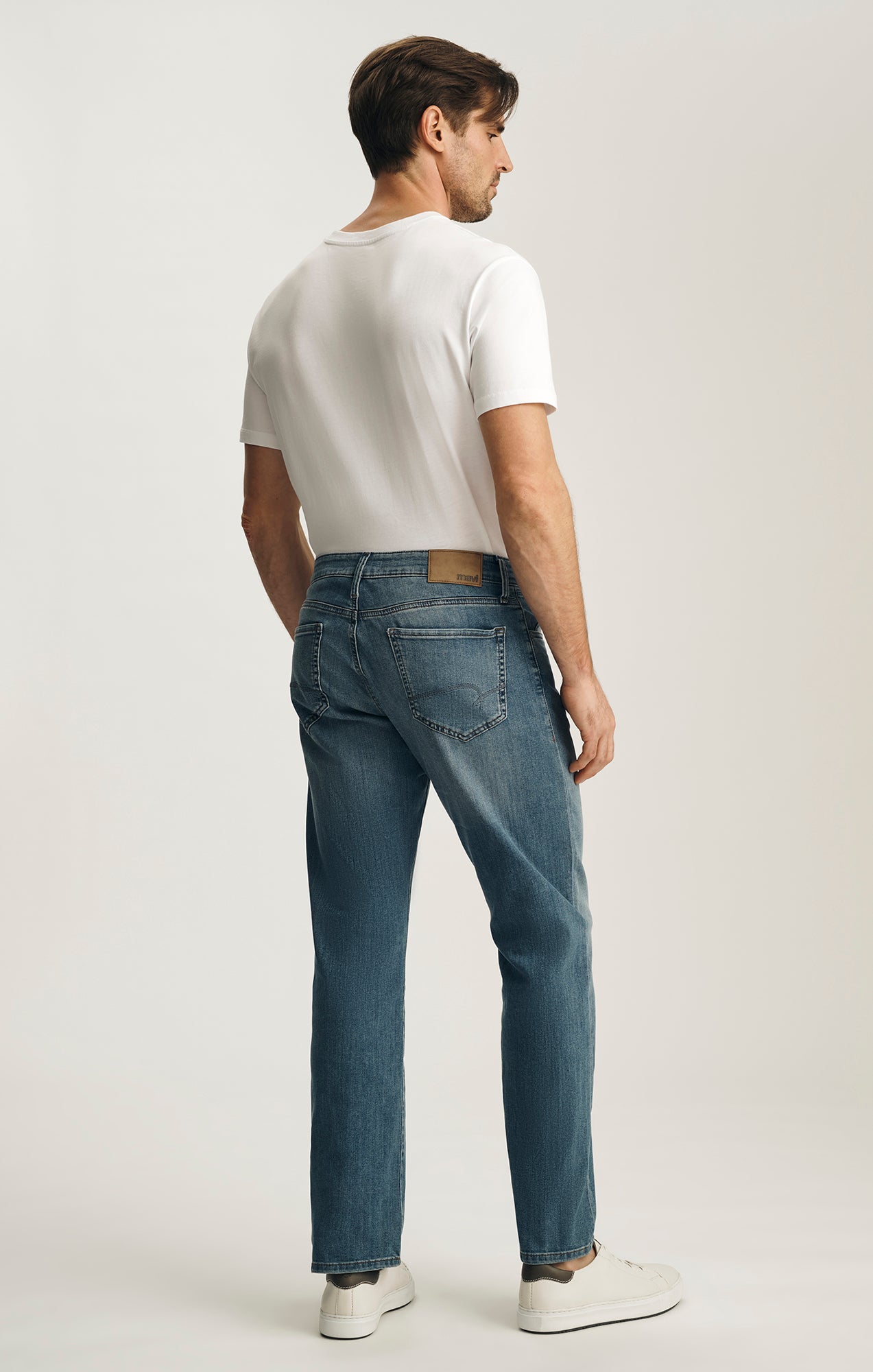 MATT RELAXED STRAIGHT LEG IN LIGHT BLUE WILLIAMSBURG