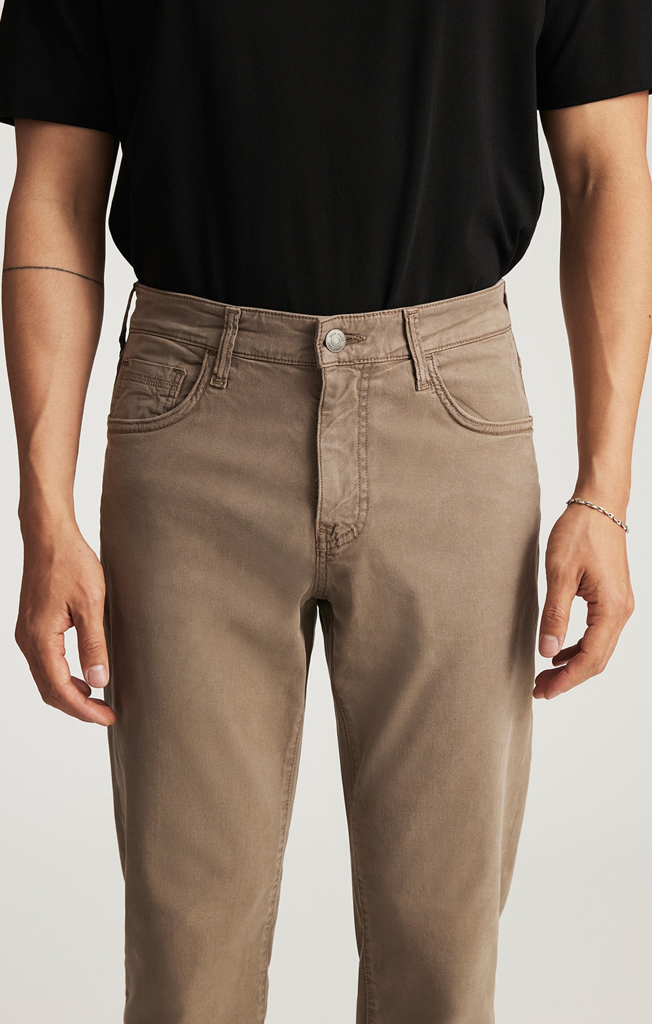 STEVE ATHLETIC FIT IN TIMBER LUXE TWILL - Mavi Jeans