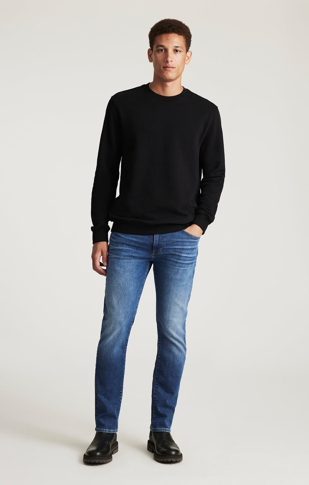 CREW NECK SWEATSHIRT IN BLACK - Mavi Jeans