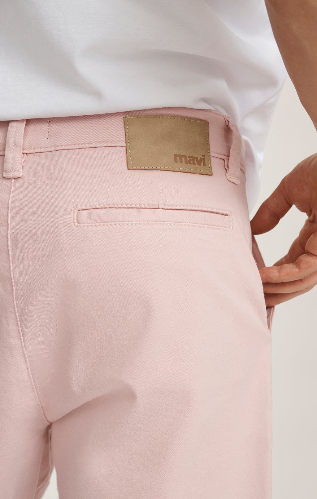 NOAH SHORTS IN FLAMINGO CASUAL TWILL - Mavi Jeans