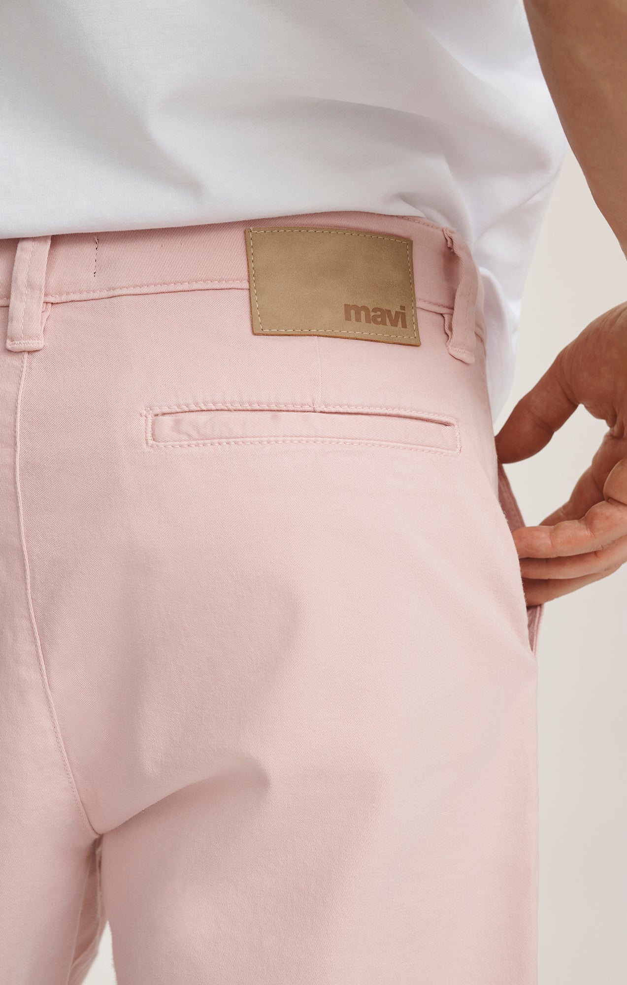 NOAH SHORTS IN FLAMINGO CASUAL TWILL - Mavi Jeans