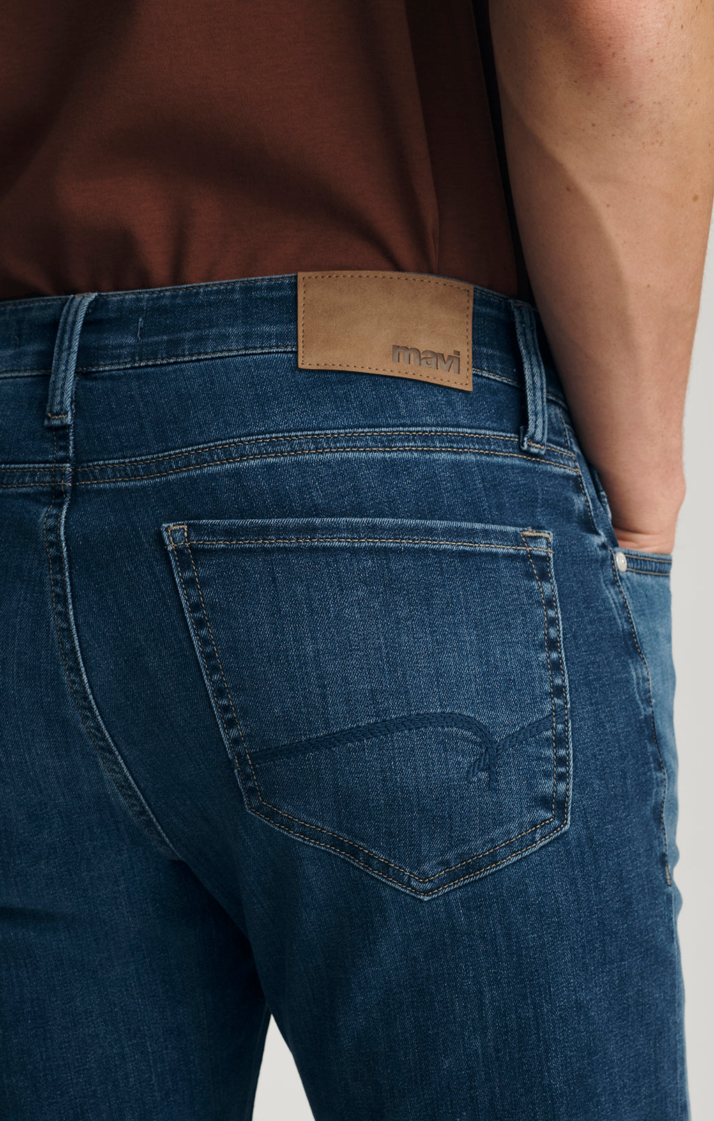 ZACH STRAIGHT LEG IN DARK BRUSHED WILLIAMSBURG - Mavi Jeans