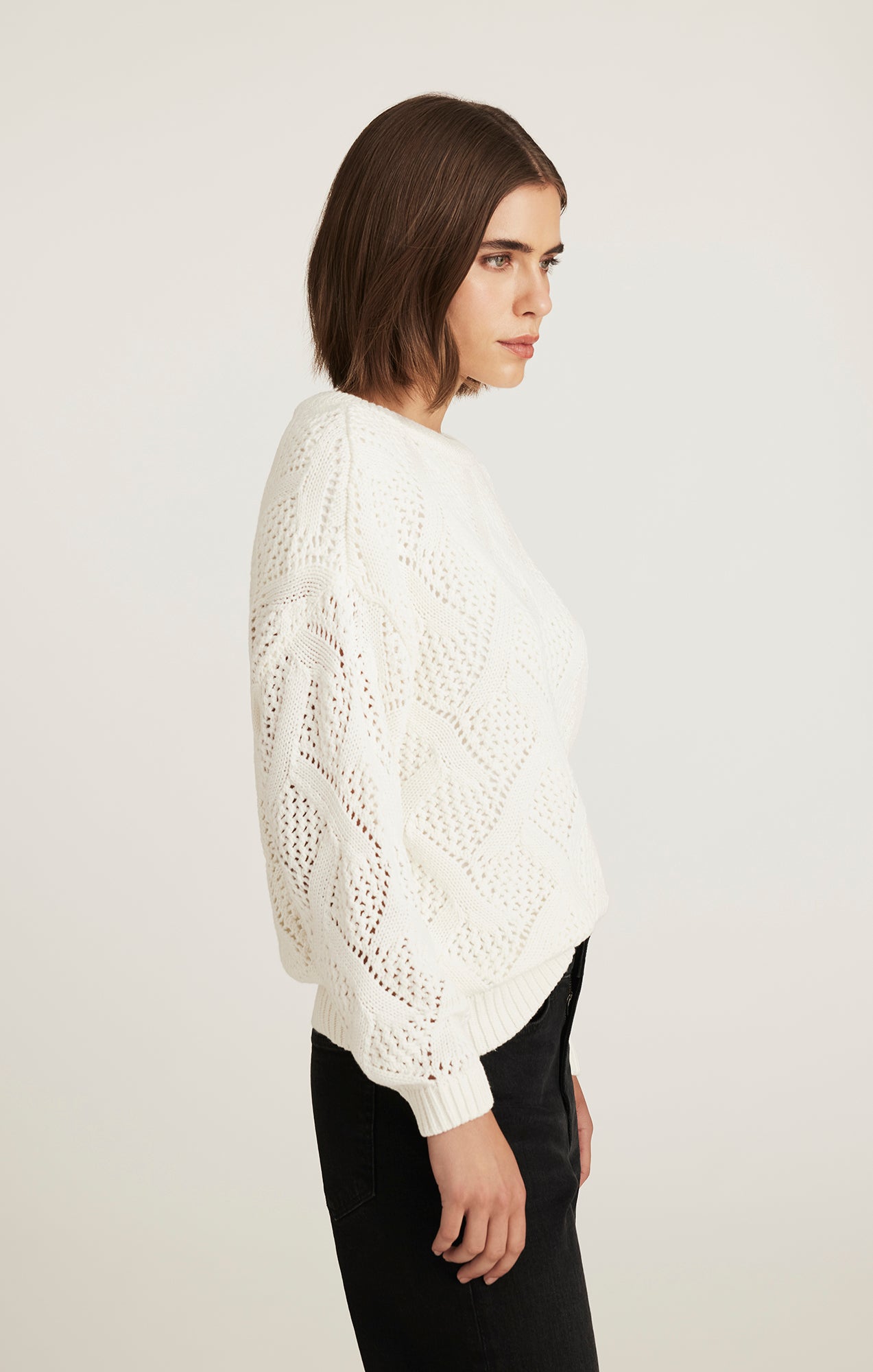 CABLE-KNIT SWEATER IN ANTIQUE WHITE