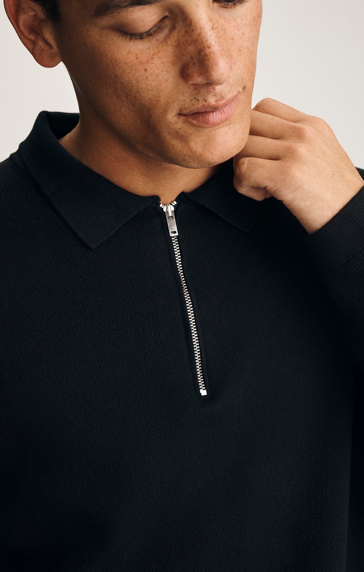 HALF ZIP SWEATER IN BLACK