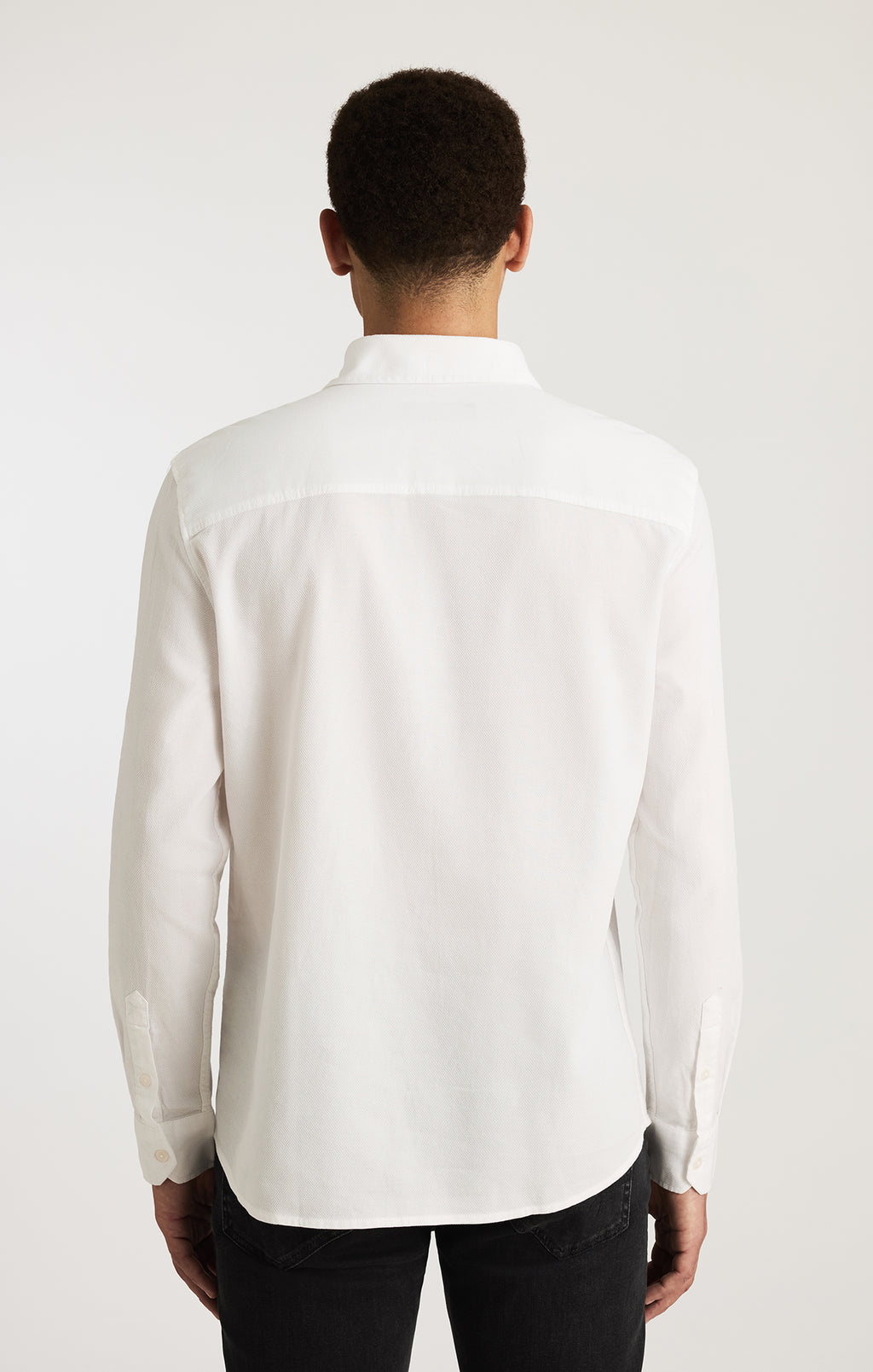 LONG SLEEVE BUTTON-UP SHIRT IN WHITE