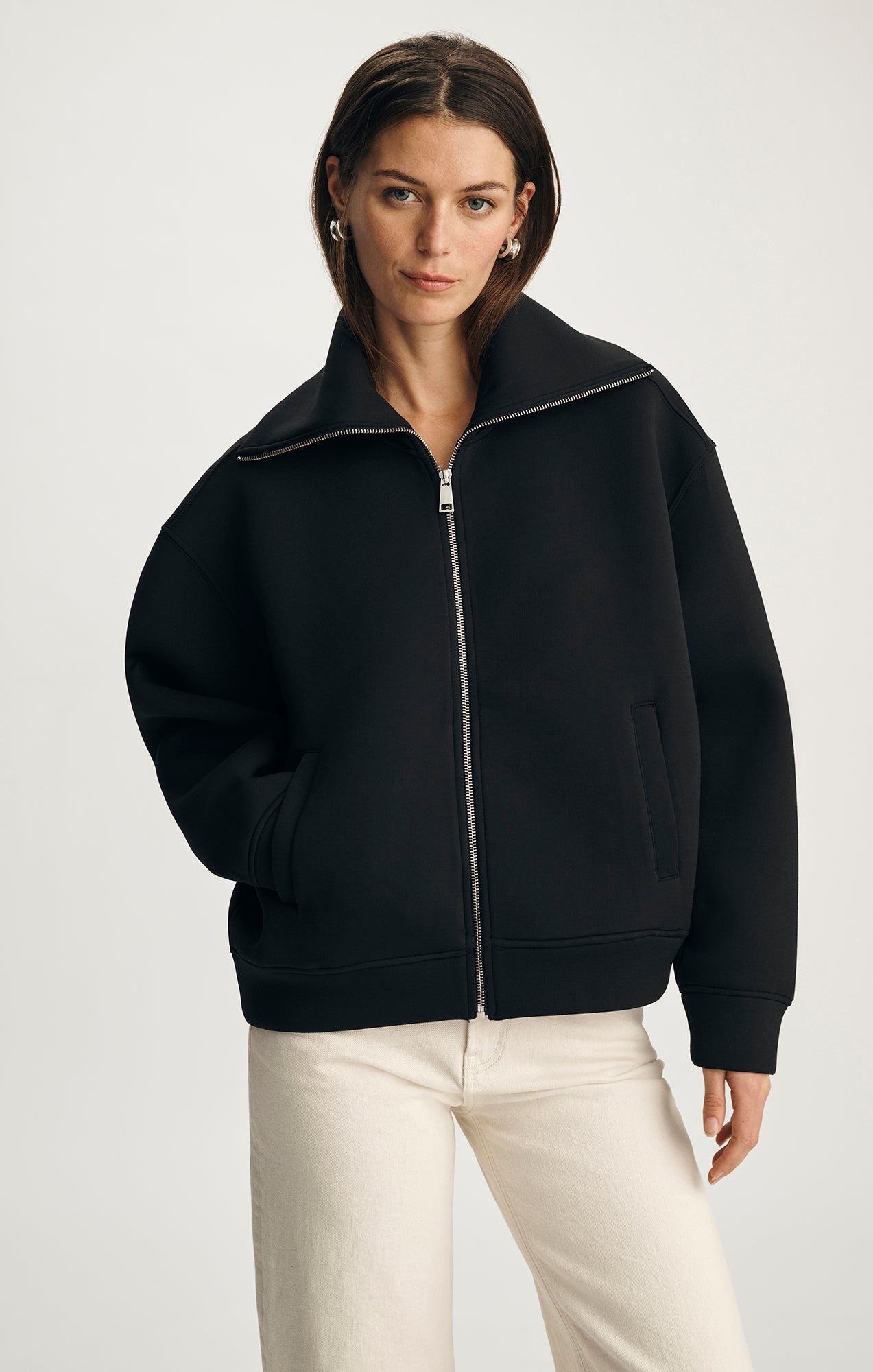 SPORTY LUXE ZIP-UP SWEATSHIRT IN BLACK