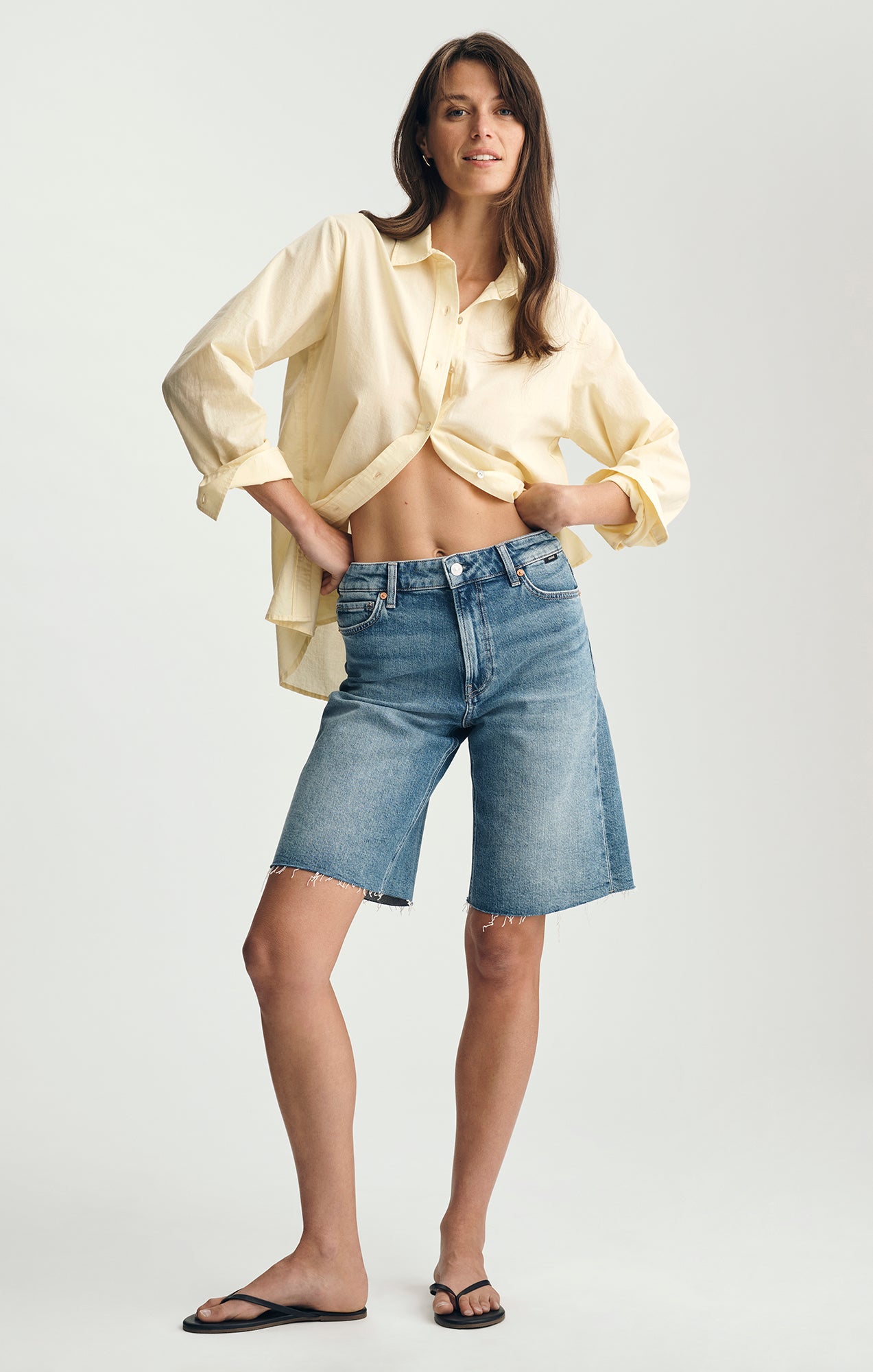 ERIKA BERMUDA SHORTS IN MID BRUSHED CLASSIC BLUE - Mavi Jeans