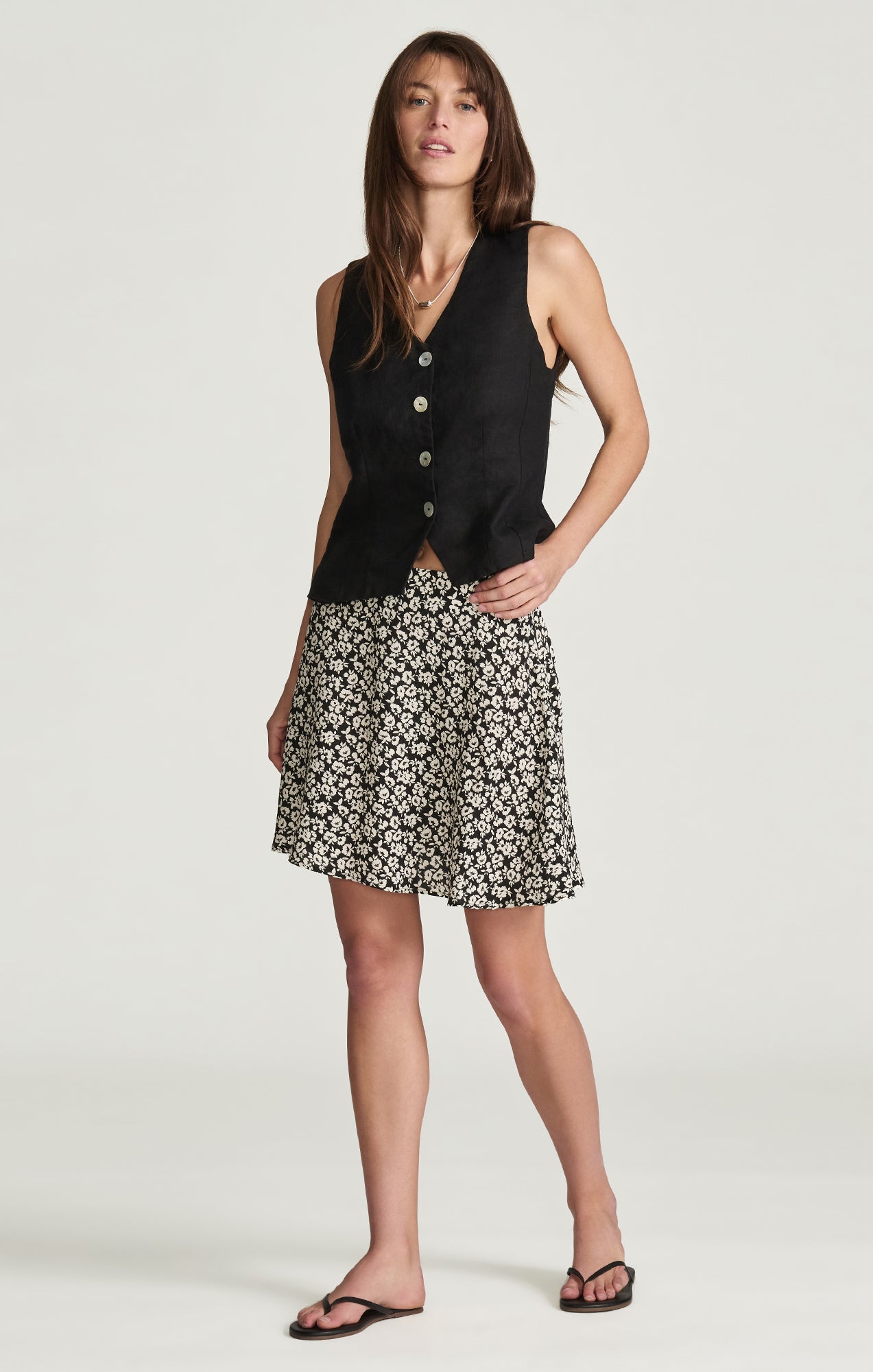 WOVEN MINI SKIRT IN NAVY FLOWER PRINT - Mavi Jeans