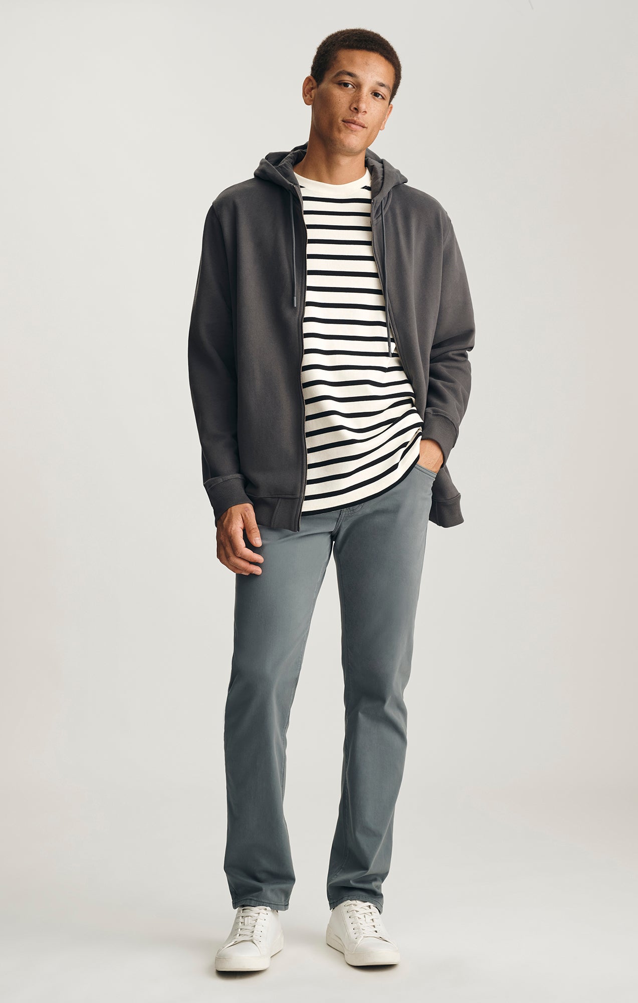 STRIPED SHORT SLEEVE CREW NECK T-SHIRT IN BLACK