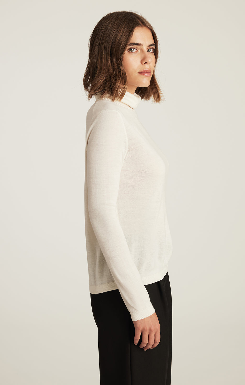EDITION WOOL TURTLENECK SWEATER IN ANTIQUE WHITE