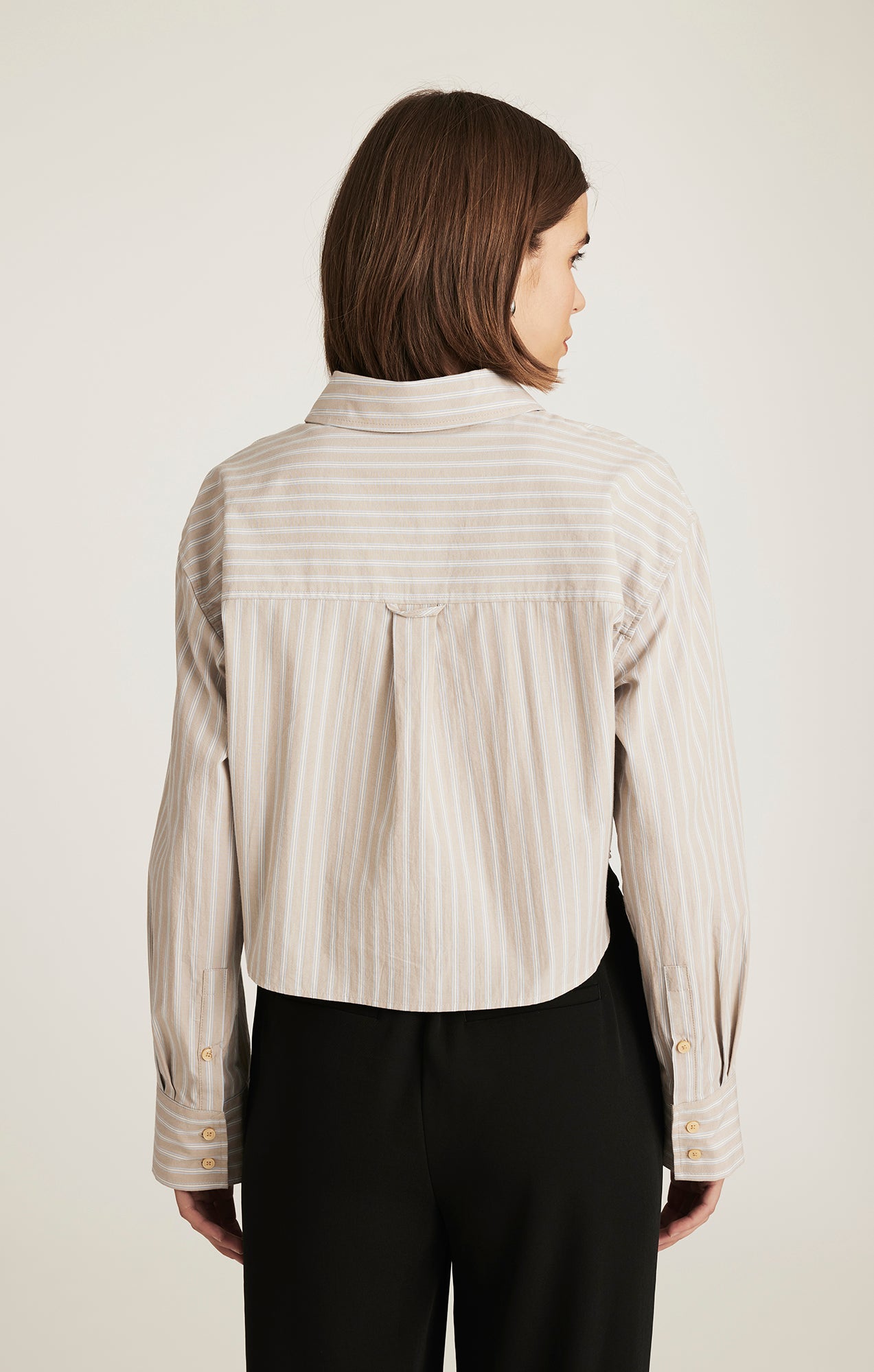 CROPPED LONG SLEEVE BUTTON-UP SHIRT IN BEIGE STRIPE - Mavi Jeans