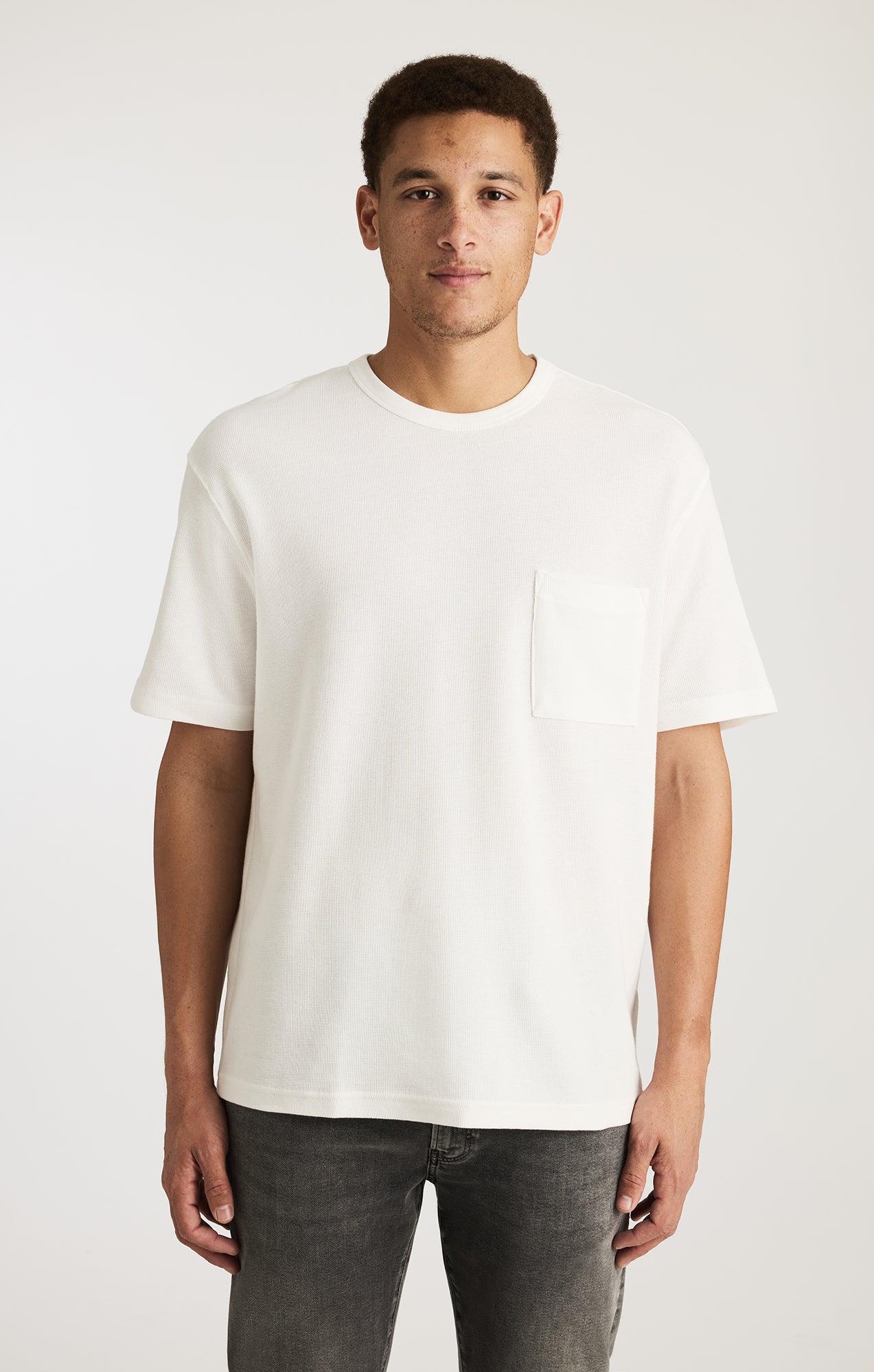 EDITION POCKET T-SHIRT IN ANTIQUE WHITE