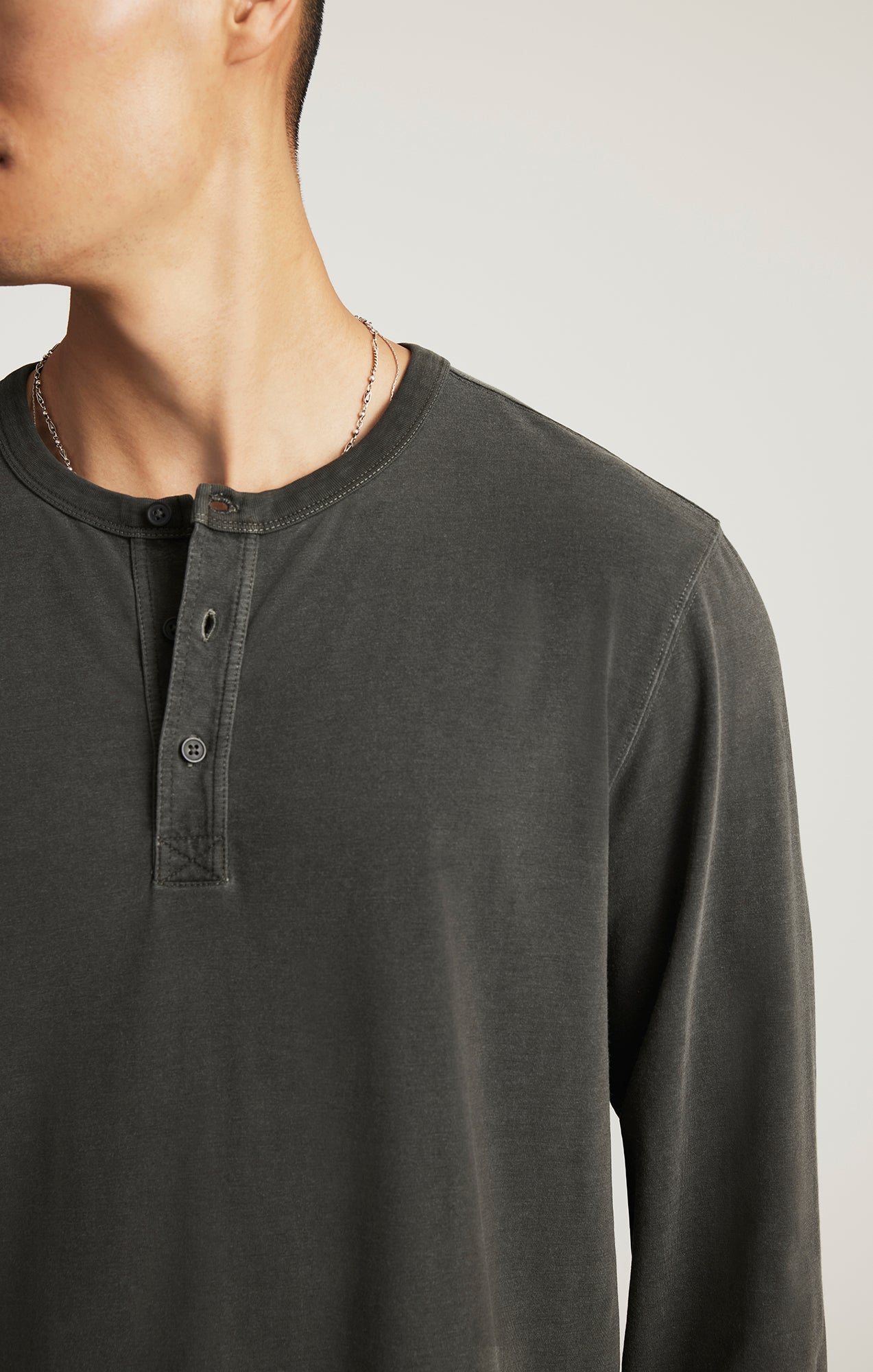 LONG SLEEVE HENLEY T-SHIRT IN PIRATE BLACK - Mavi Jeans