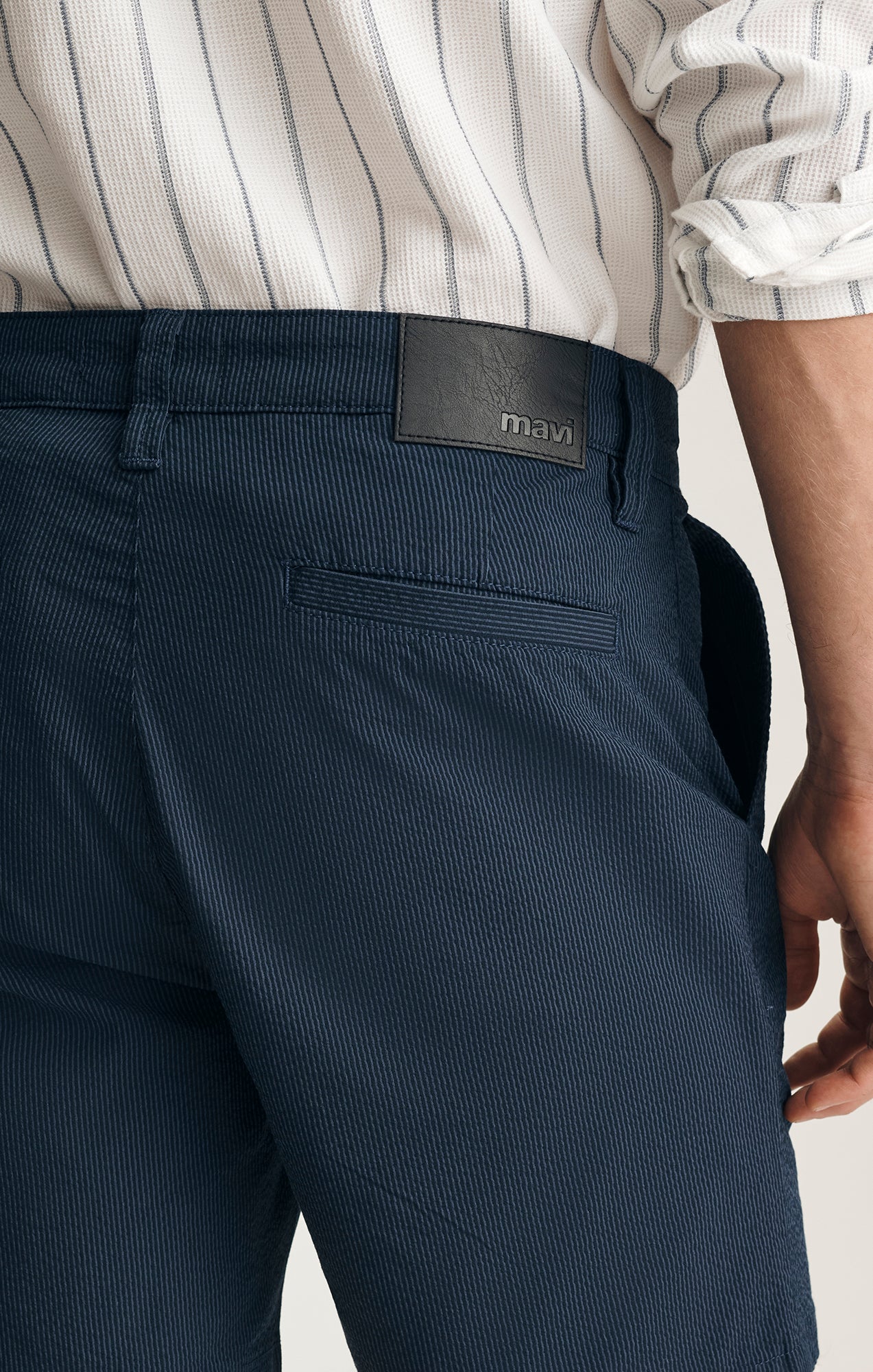 NATE CHINO SHORTS IN NAVY STRIPE SEERSUCKER - Mavi Jeans