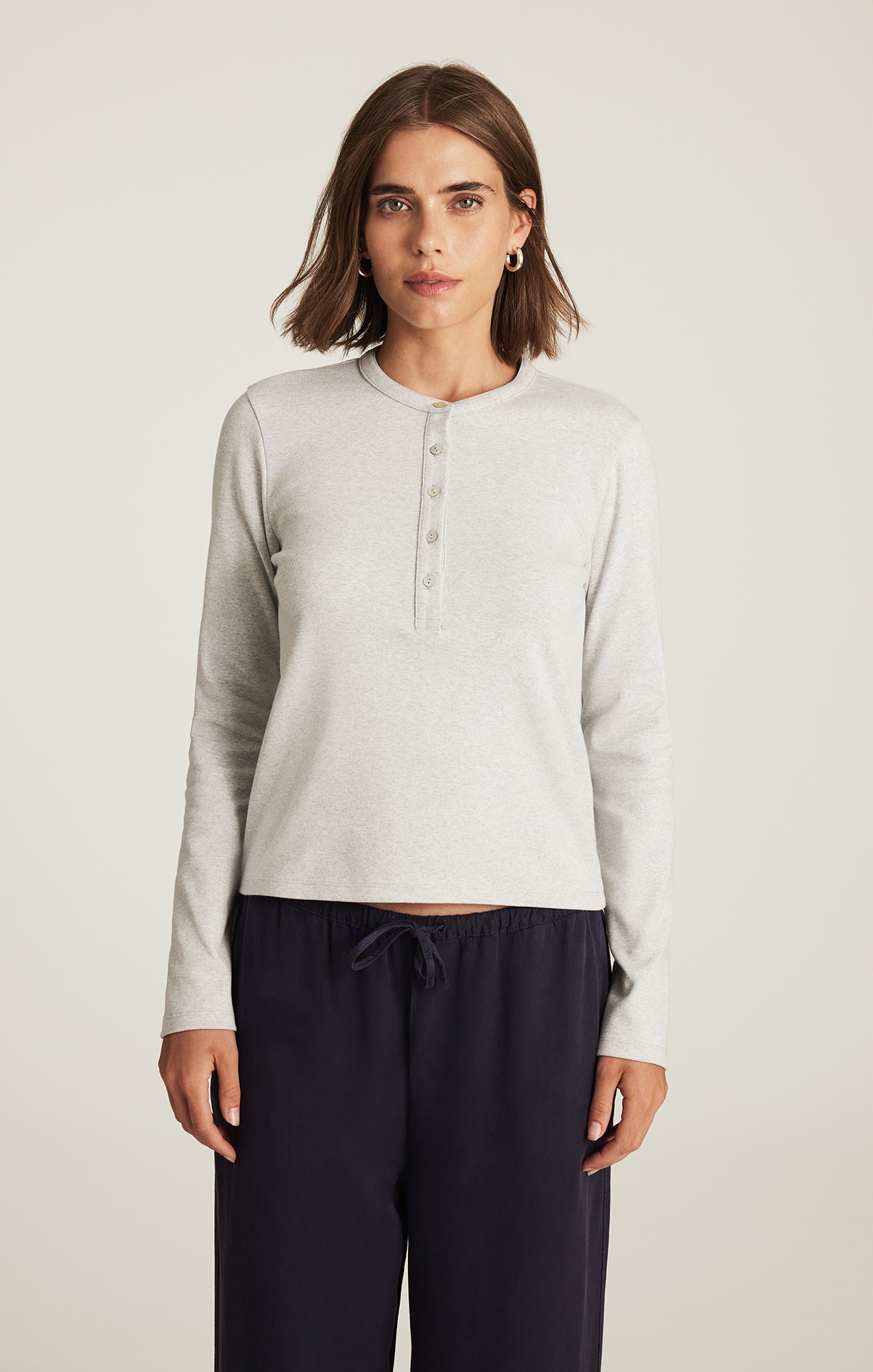CROPPED HENLEY T-SHIRT IN LIGHT GREY MELANGE