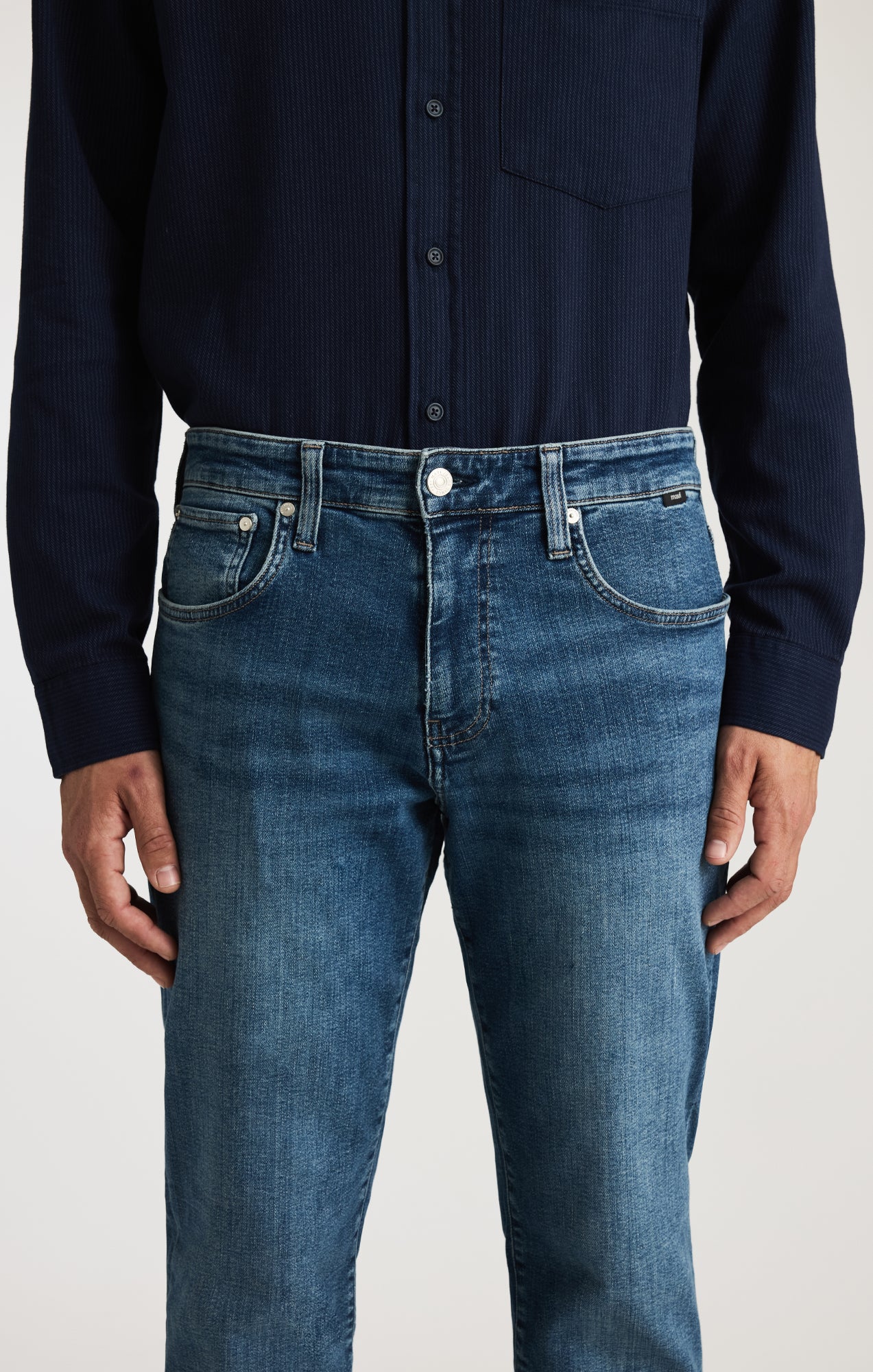 MARVIN RELAXED TAPERED LEG IN MID BRUSHED CLASSIC VINTAGE