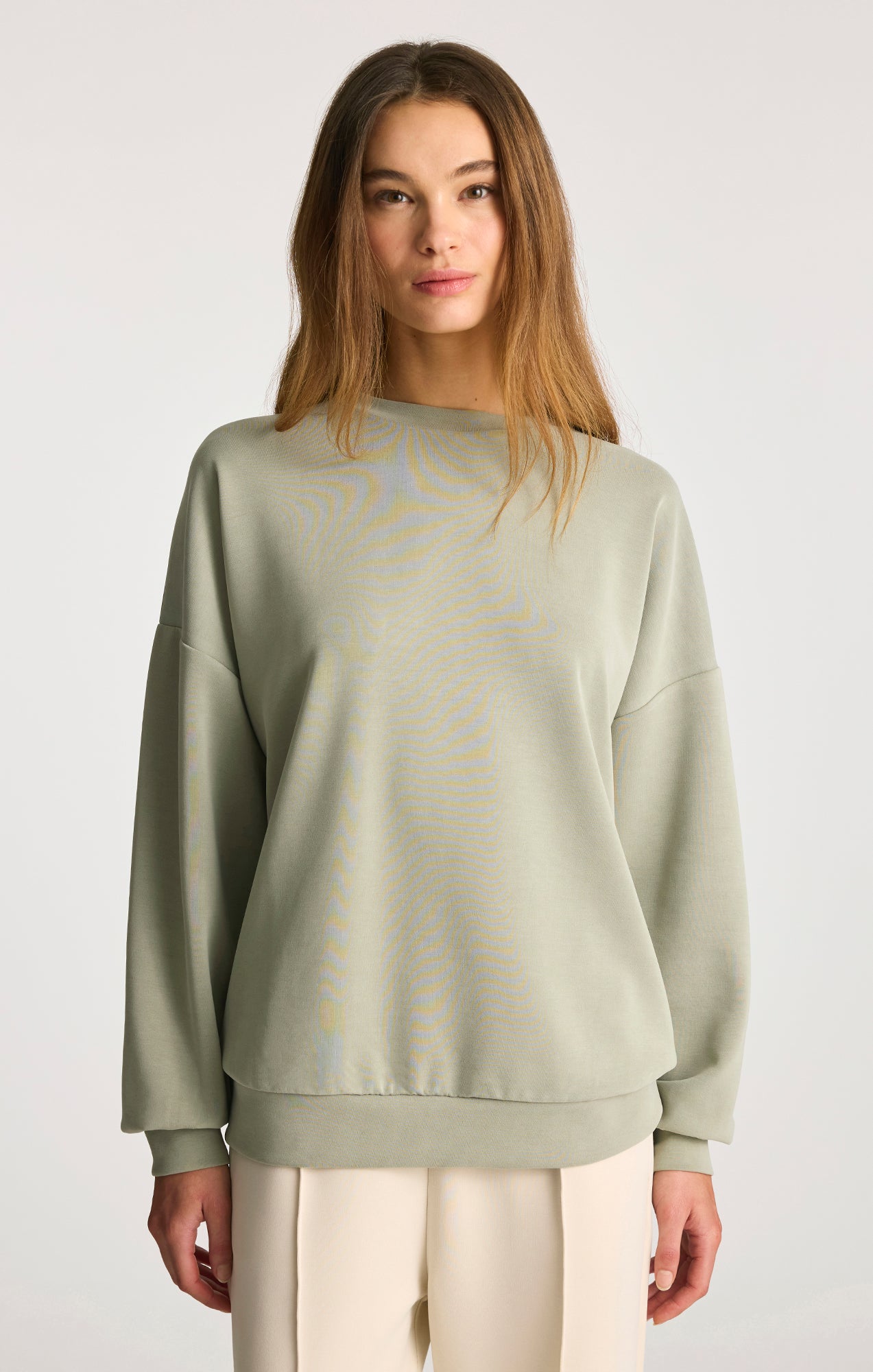 LUXE TOUCH TENCEL™ SWEATSHIRT IN SEAGRASS - Mavi Jeans