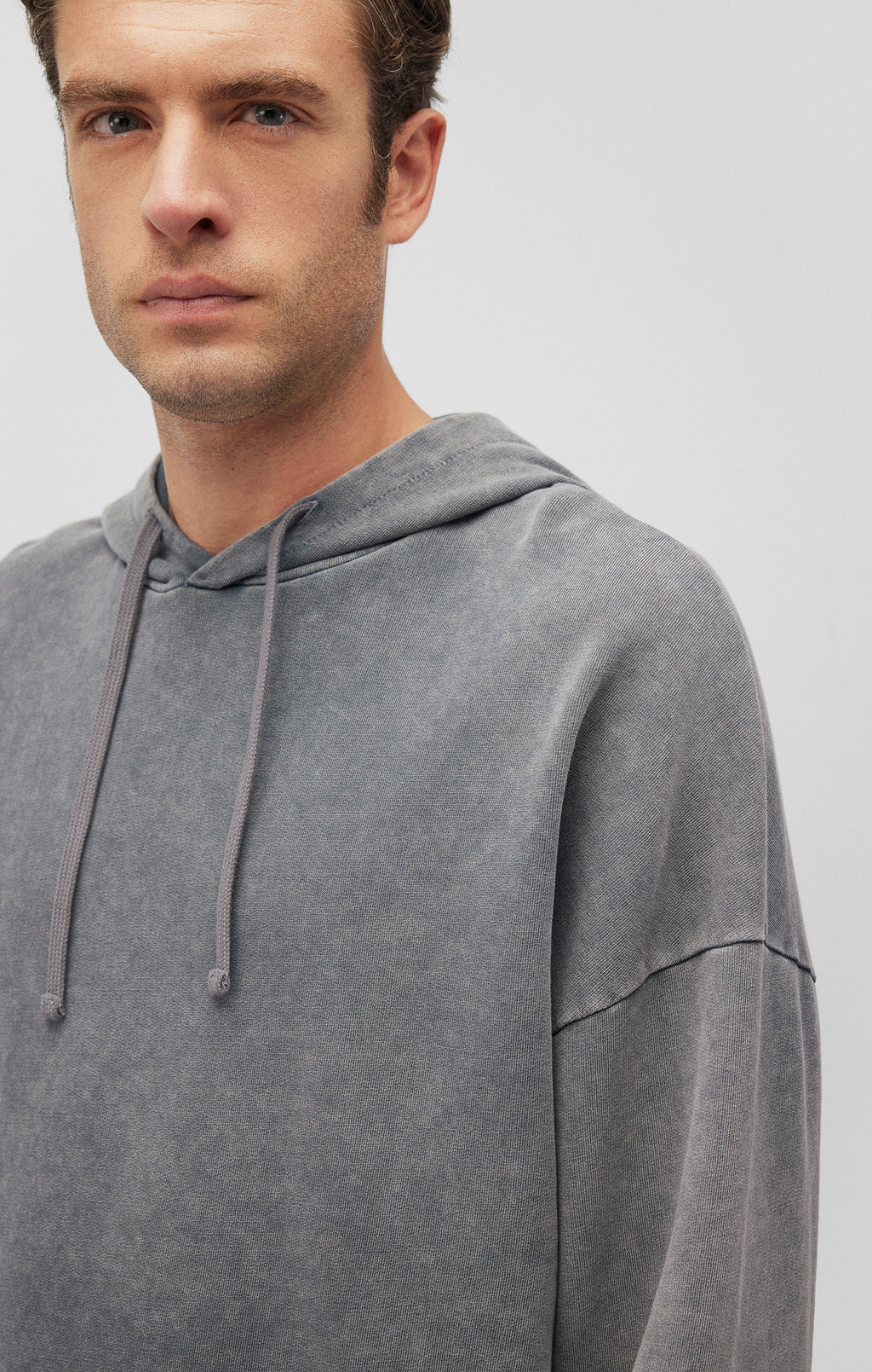 RAW EDGE HOODIE IN MONUMENT - Mavi Jeans