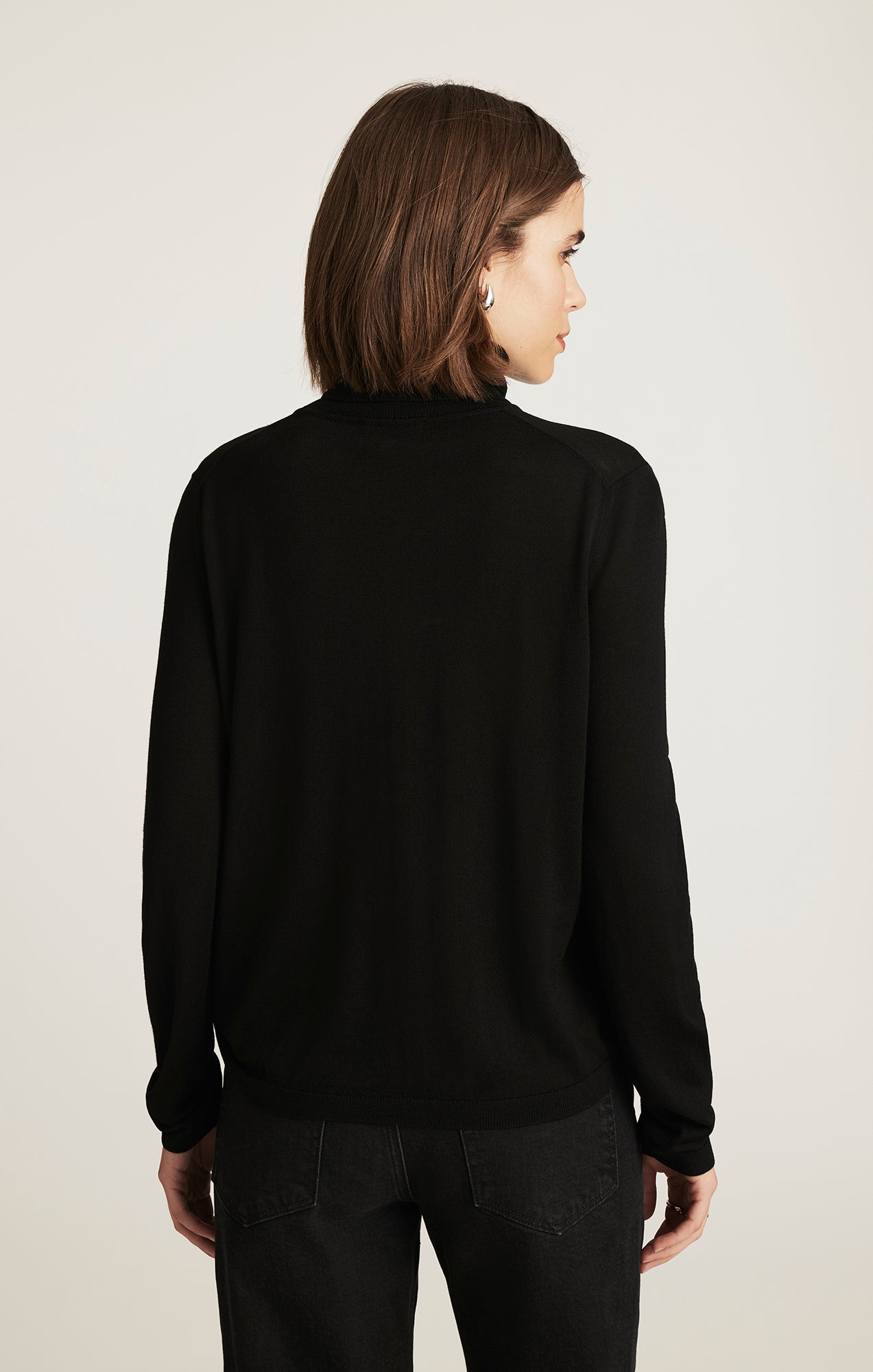 EDITION WOOL TURTLENECK SWEATER IN BLACK