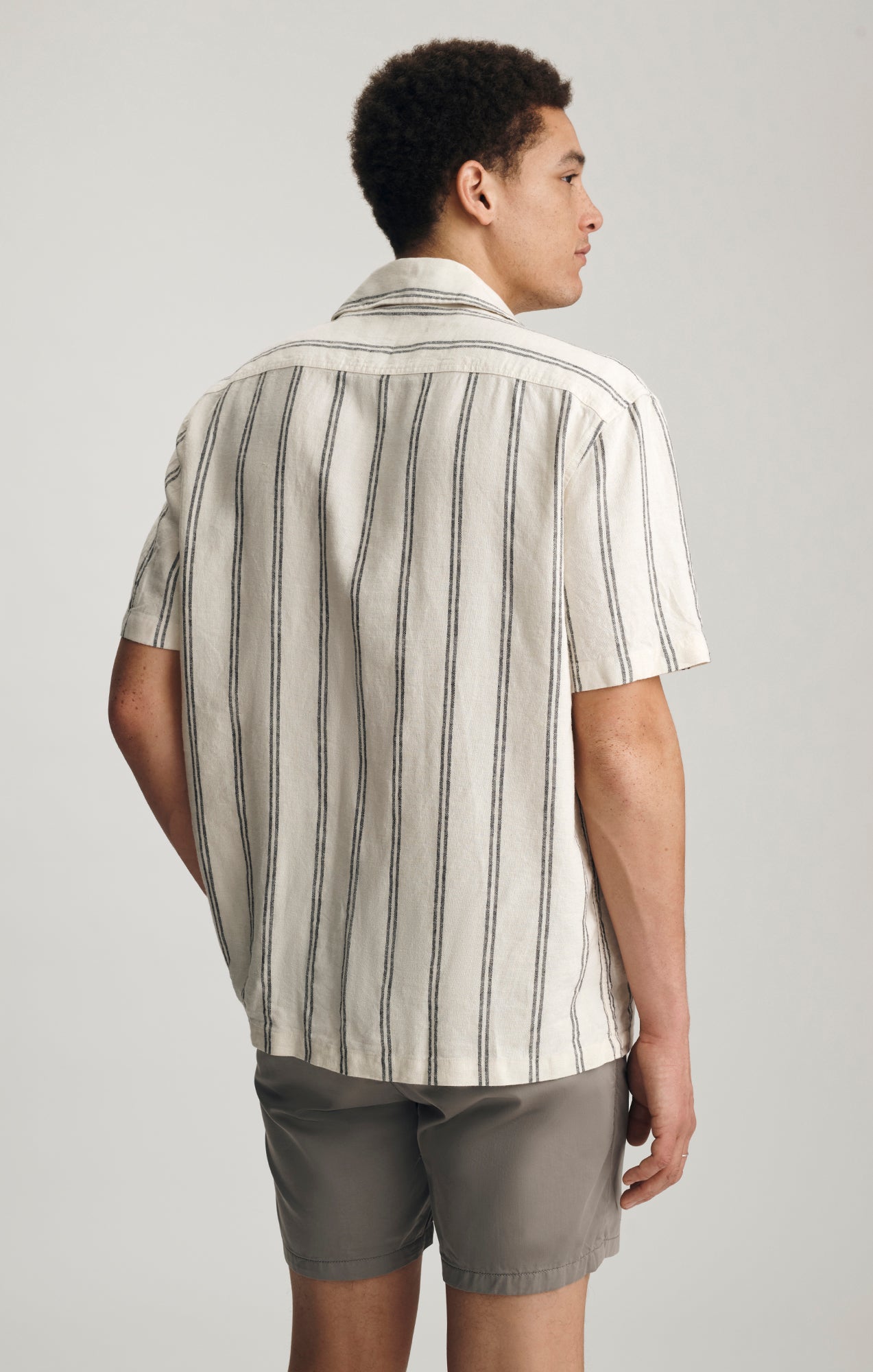 LINEN CAMP COLLAR SHORT SLEEVE SHIRT IN OFF WHITE - Mavi Jeans