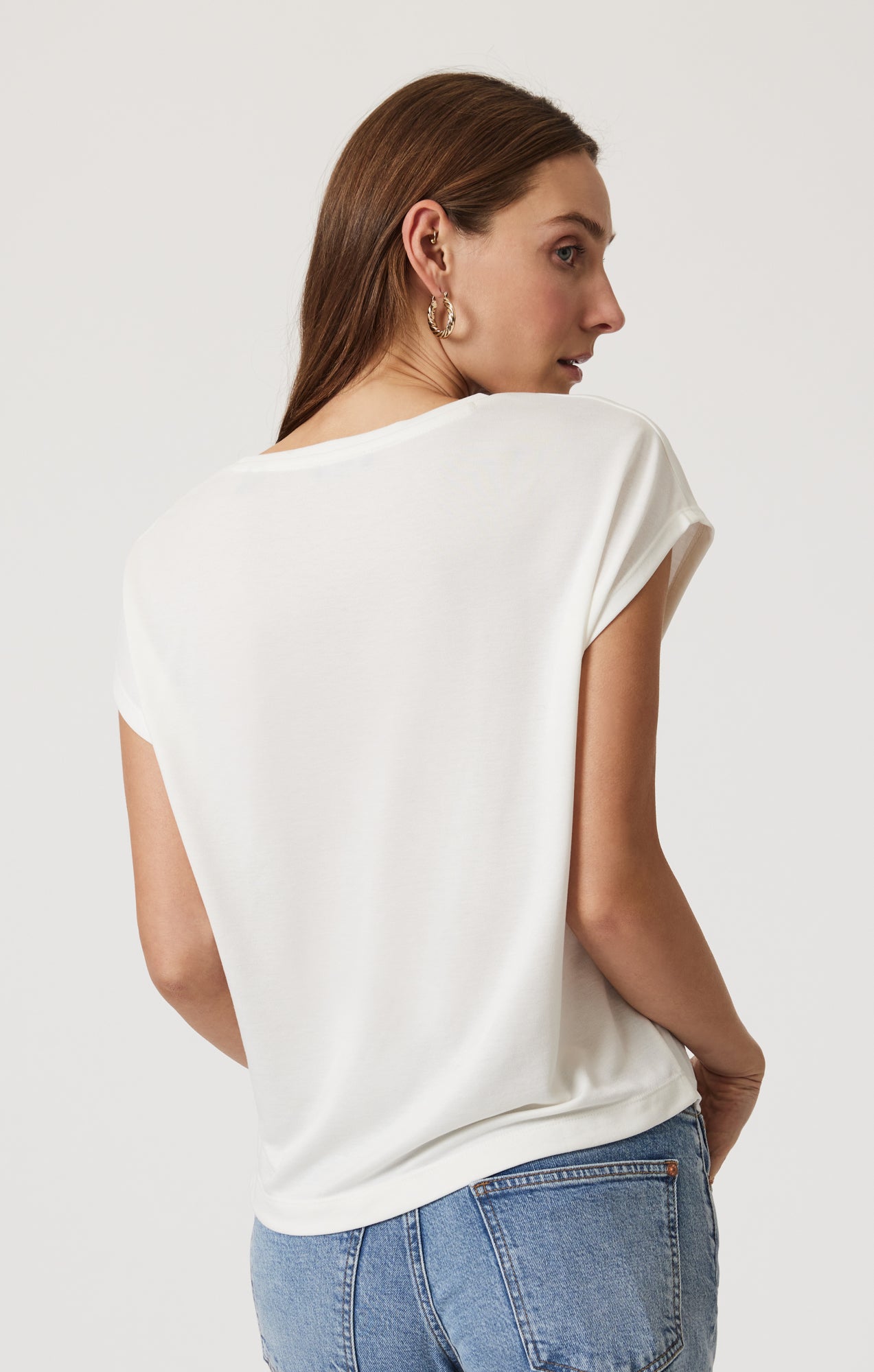 LUXE TOUCH TENCEL™ V-NECK T-SHIRT IN ANTIQUE - Mavi Jeans