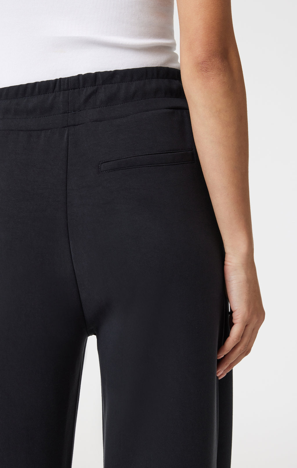 SPORTY LUXE TENCEL™ PANTS IN BLACK - Mavi Jeans
