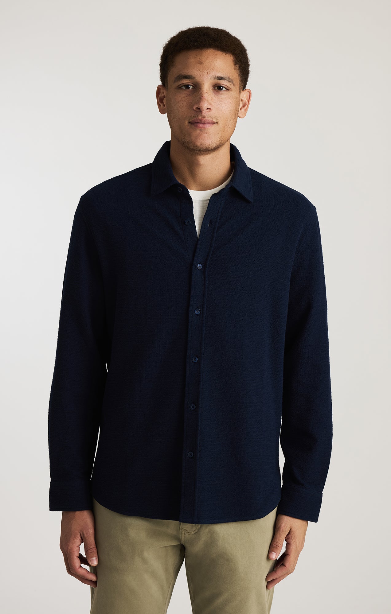 LONG SLEEVE BUTTON-UP SHIRT IN BLACK IRIS