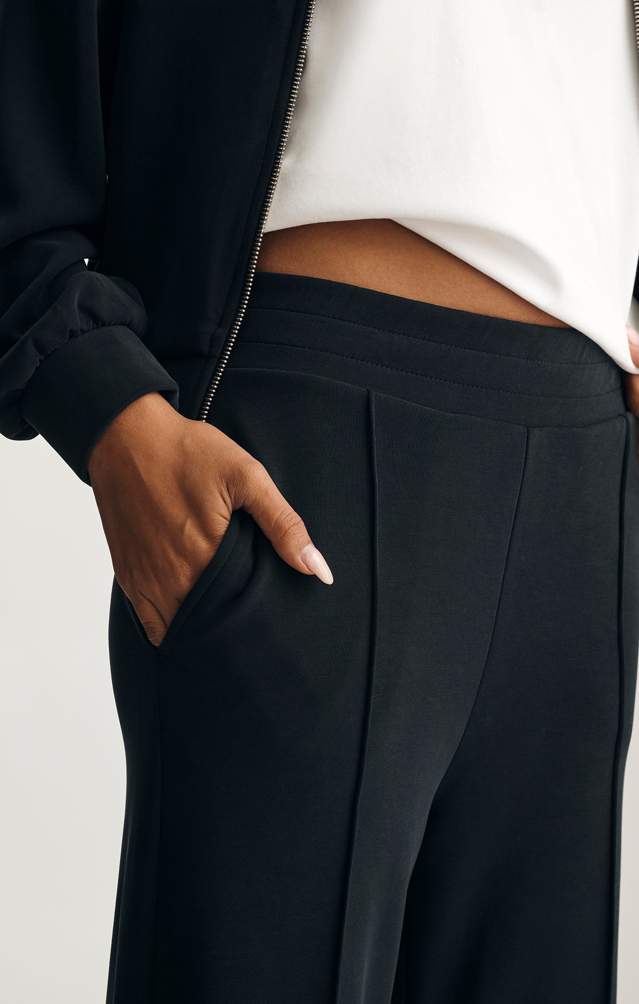 SPORTY LUXE TENCEL™ PANTS IN BLACK - Mavi Jeans