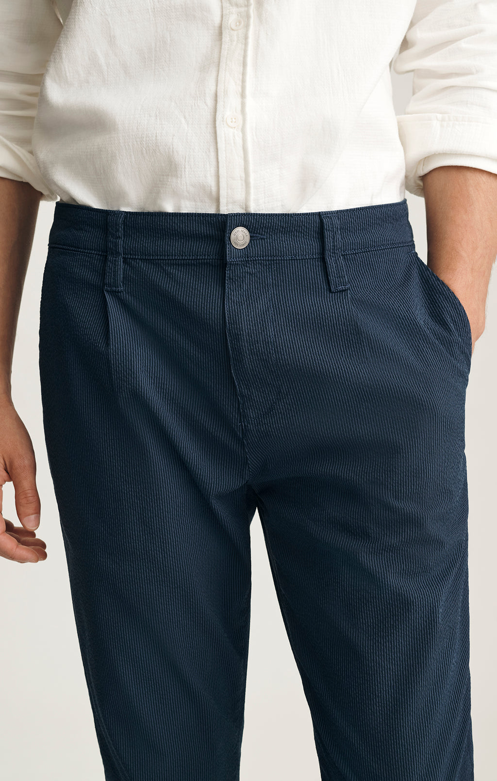 WILL PLEATED STRAIGHT CHINO IN NAVY STRIPE SEERSUCKER - Mavi Jeans