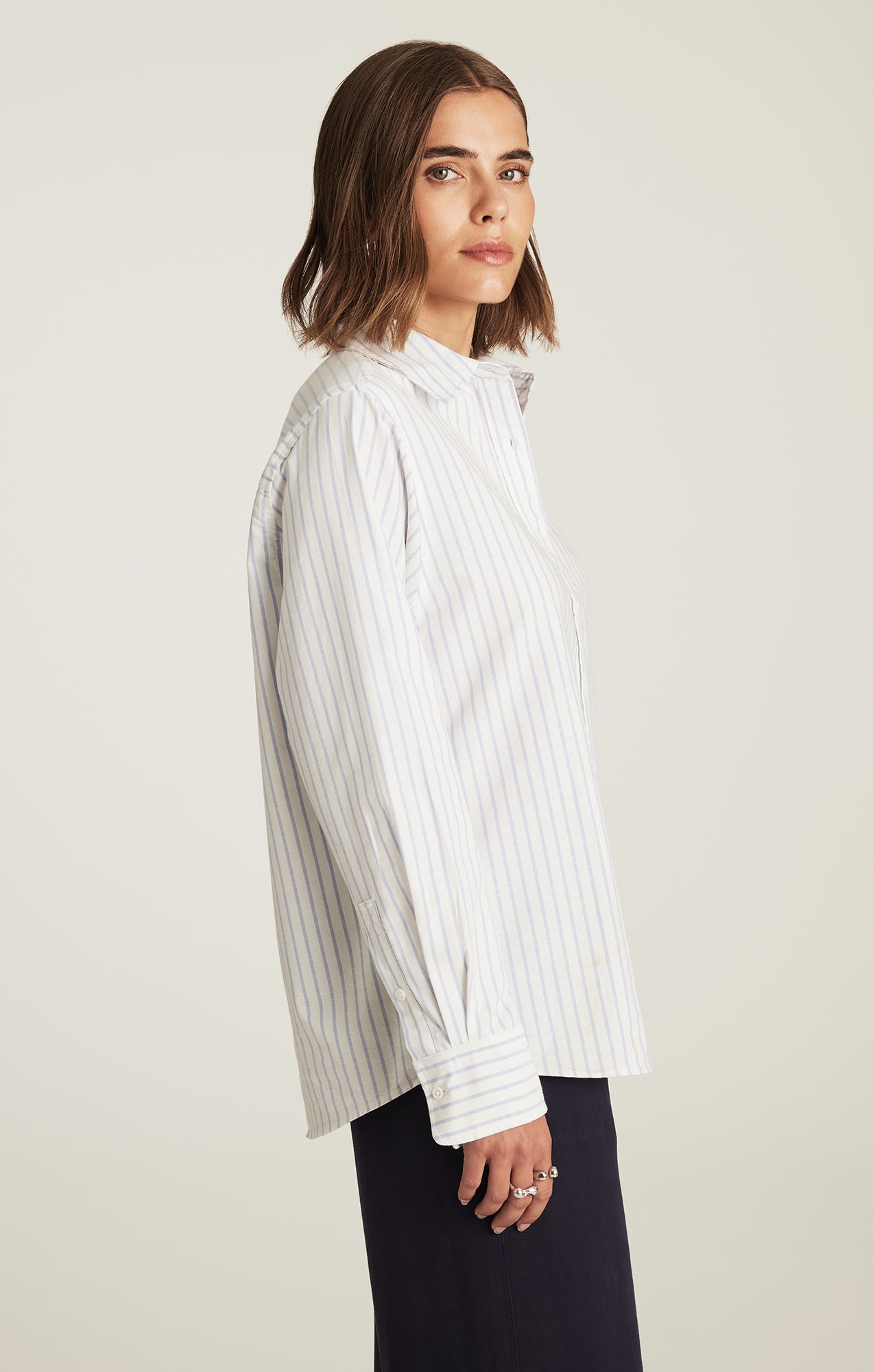 LONG SLEEVE BUTTON-UP SHIRT IN WHITE BLUE STRIPE