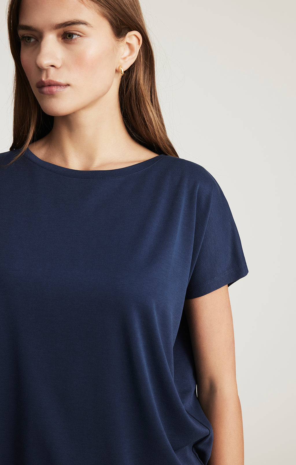 LUXE TOUCH TENCEL™ BOAT NECK T-SHIRT IN MOOD INDIGO - Mavi Jeans