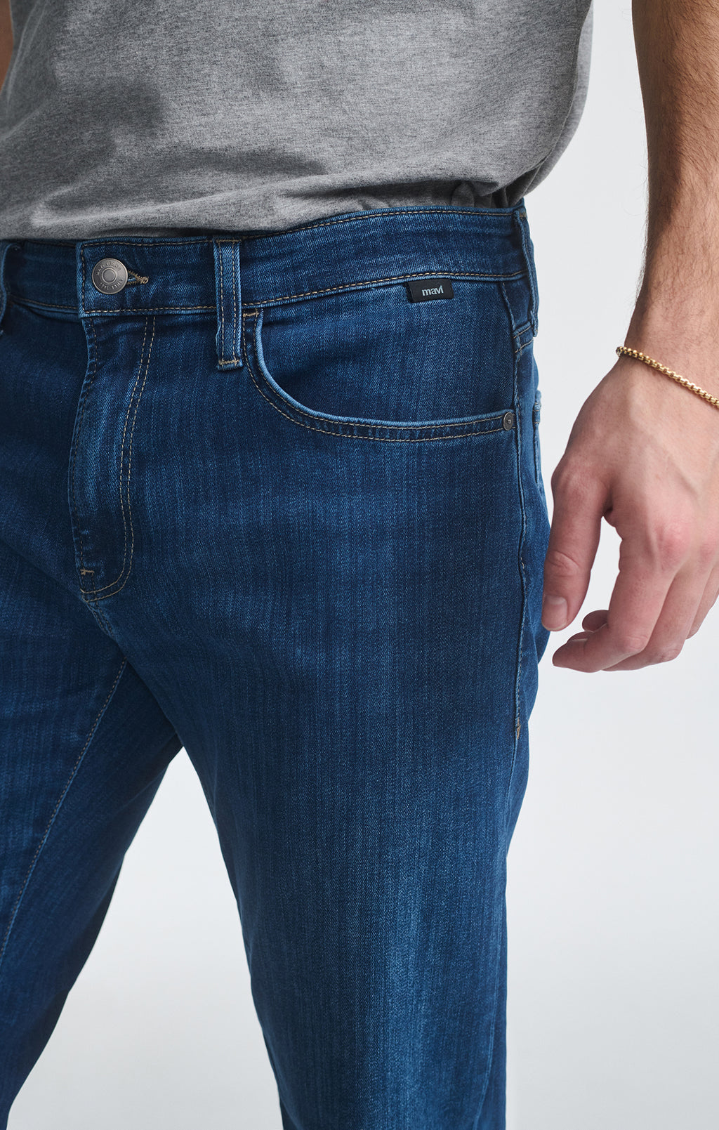 MARCUS SLIM STRAIGHT LEG IN DARK BRUSHED SUPERMOVE - Mavi Jeans