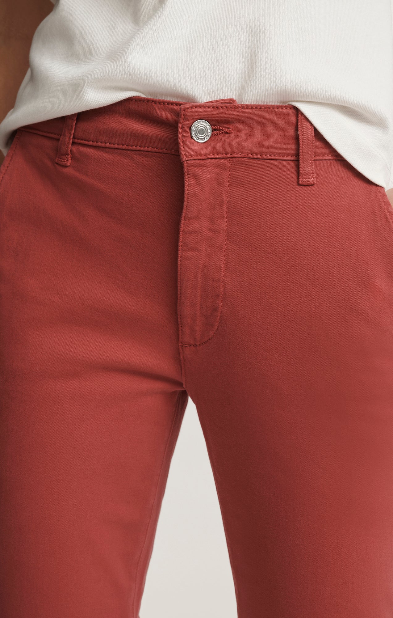 KATHLEEN SLIM BOYFRIEND CHINO IN BUBBLEGUM CASUAL TWILL - Mavi Jeans