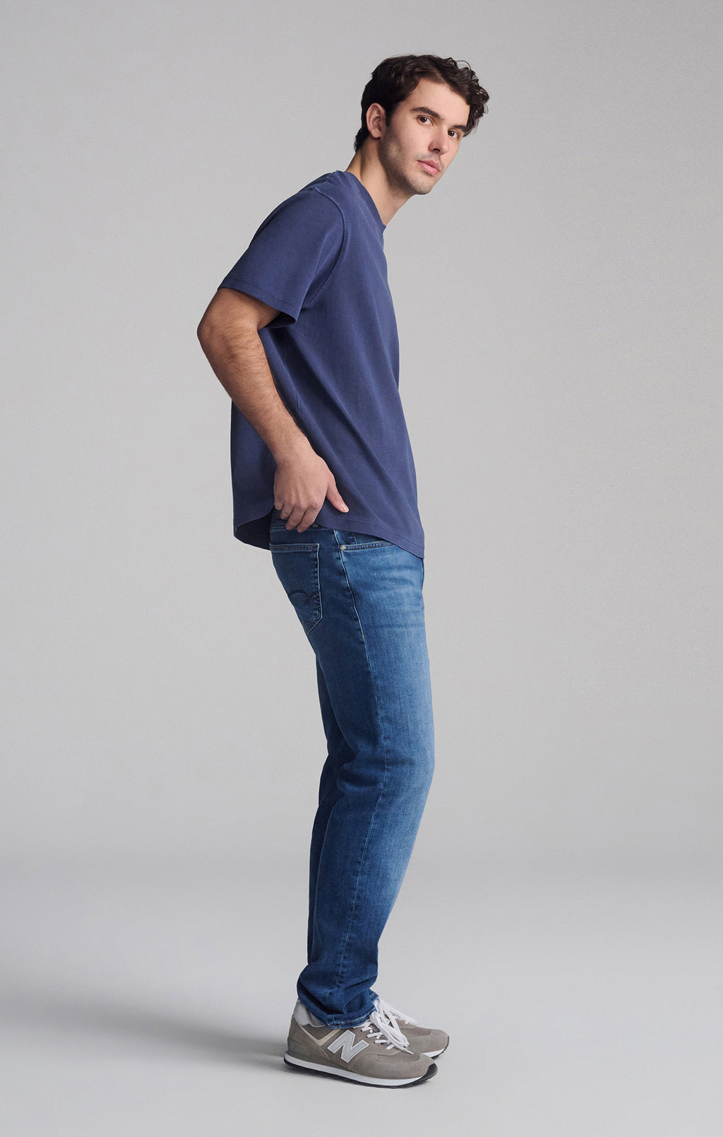 SHORT SLEEVE CREW NECK T-SHIRT IN BLACK IRIS - Mavi Jeans