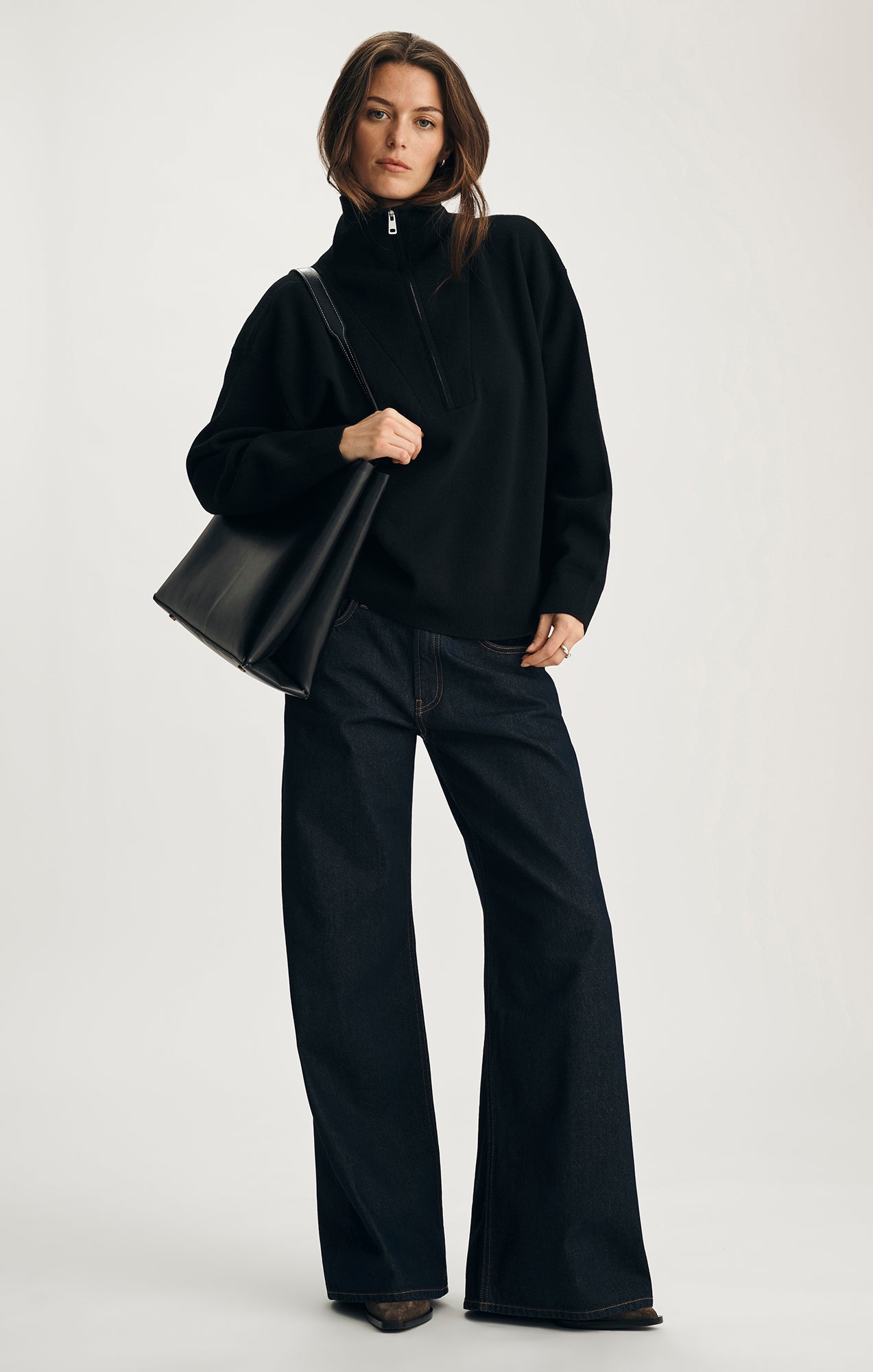 HALF ZIP SWEATER IN BLACK